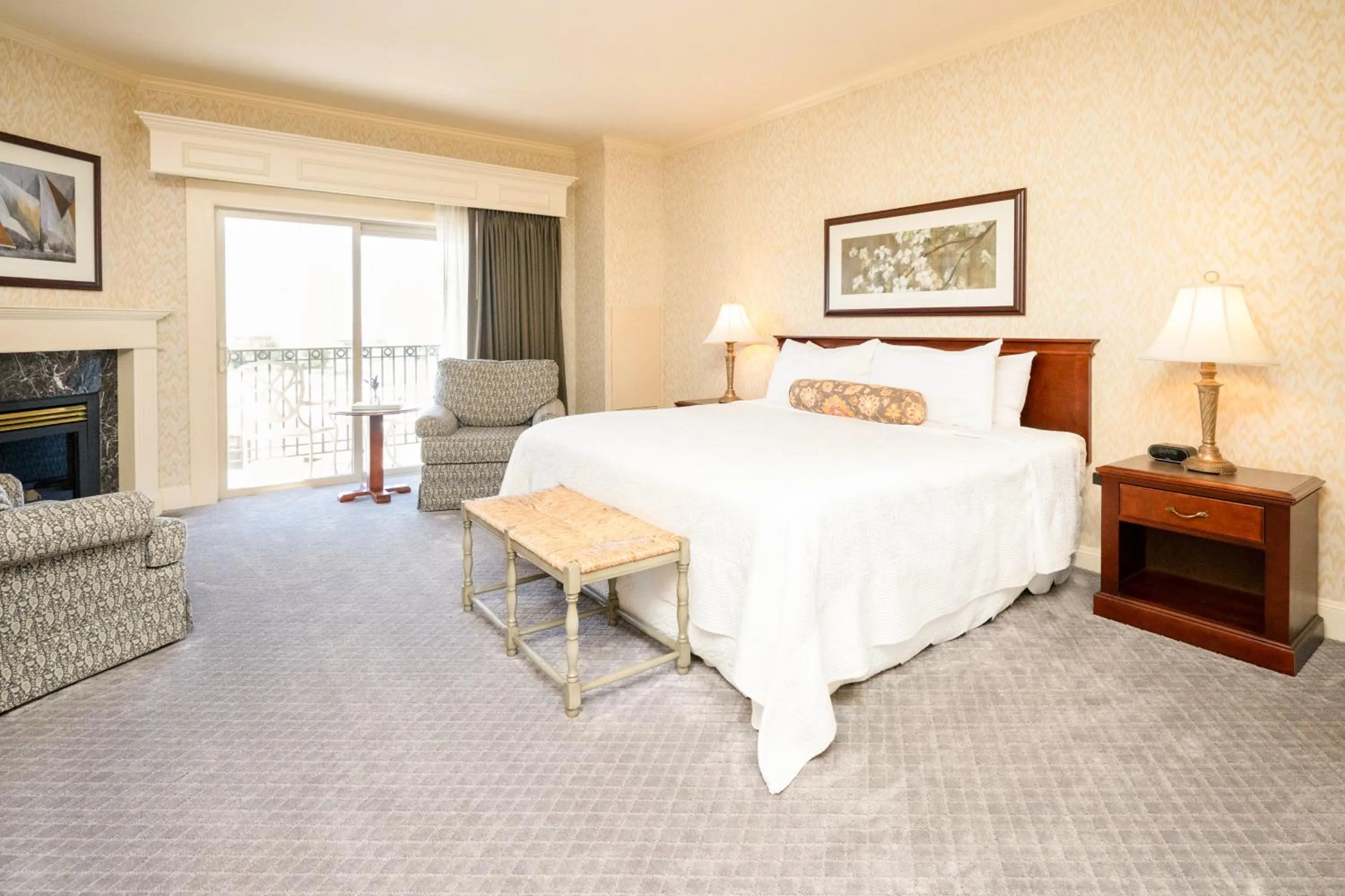 Bed in Fairhaven Village Inn