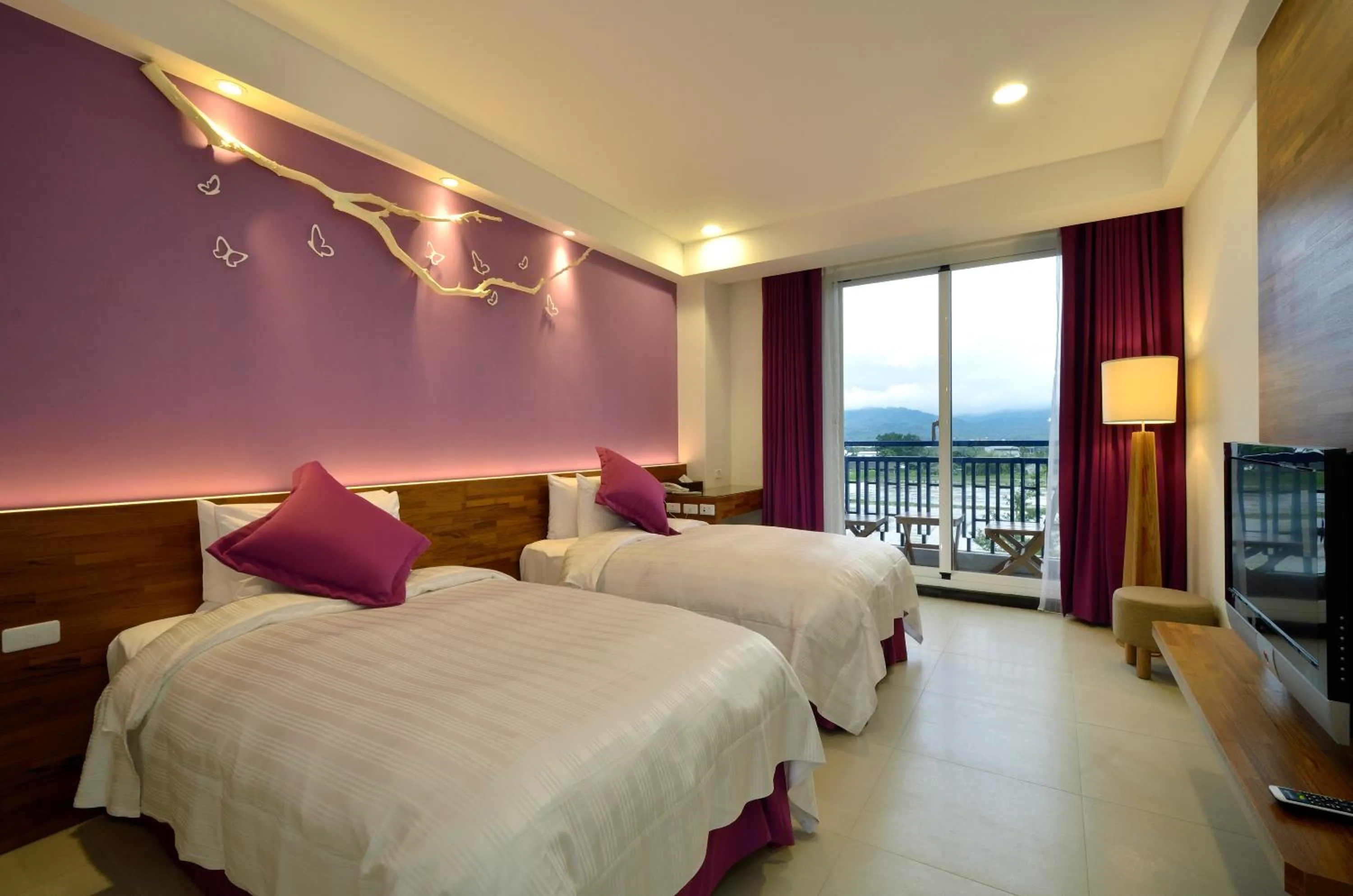 Photo of the whole room, Bed in J Resort