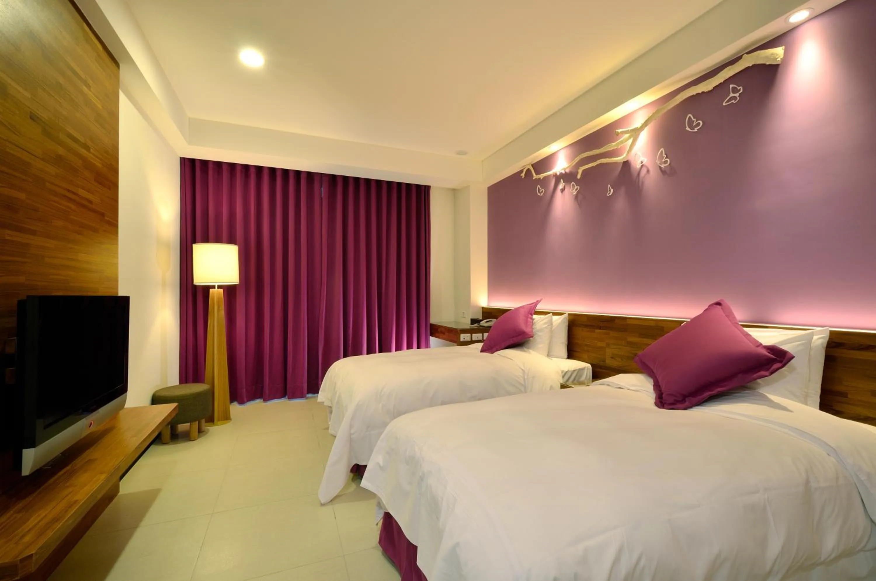 Photo of the whole room, Bed in J Resort