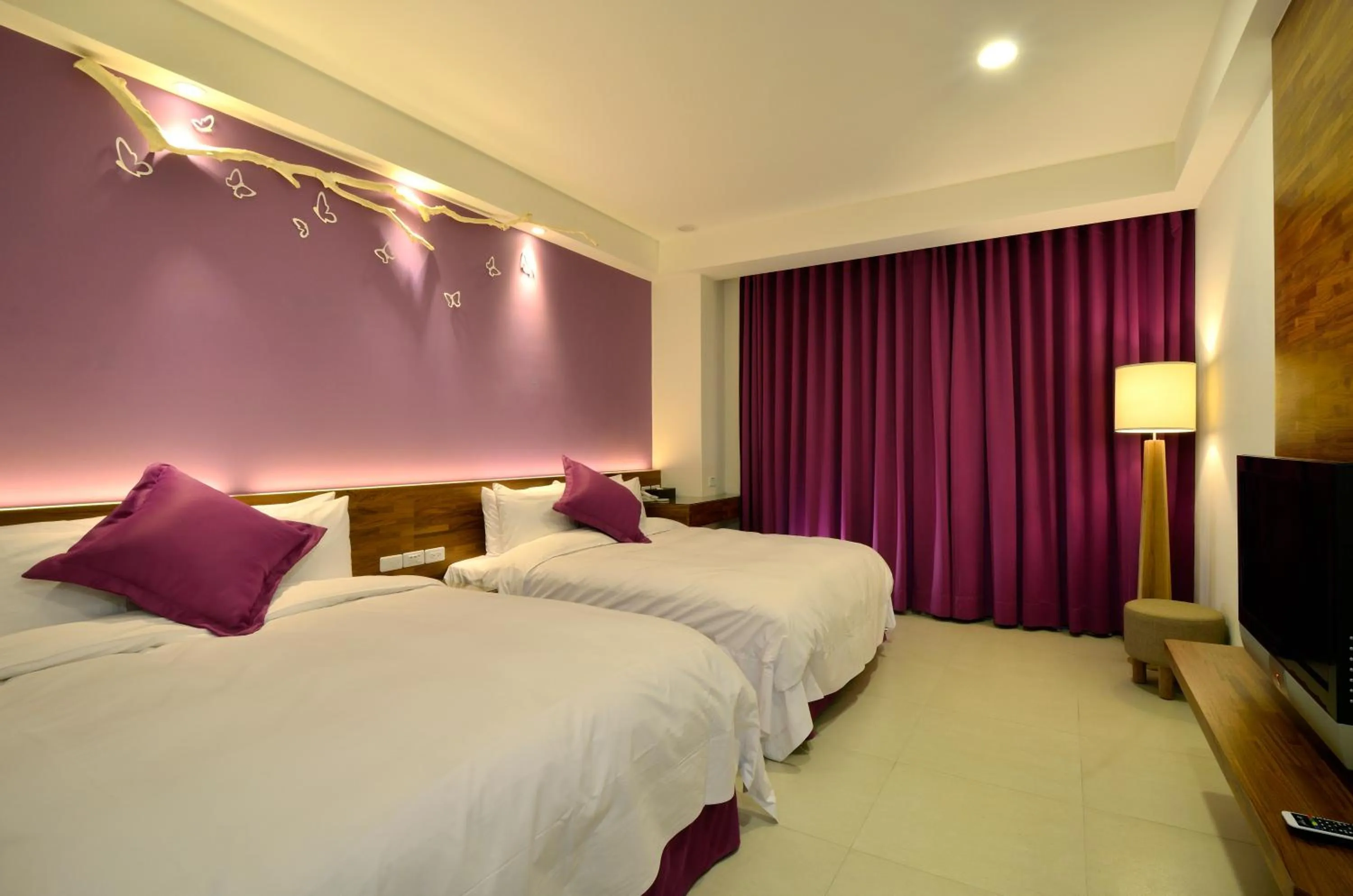 Photo of the whole room, Bed in J Resort