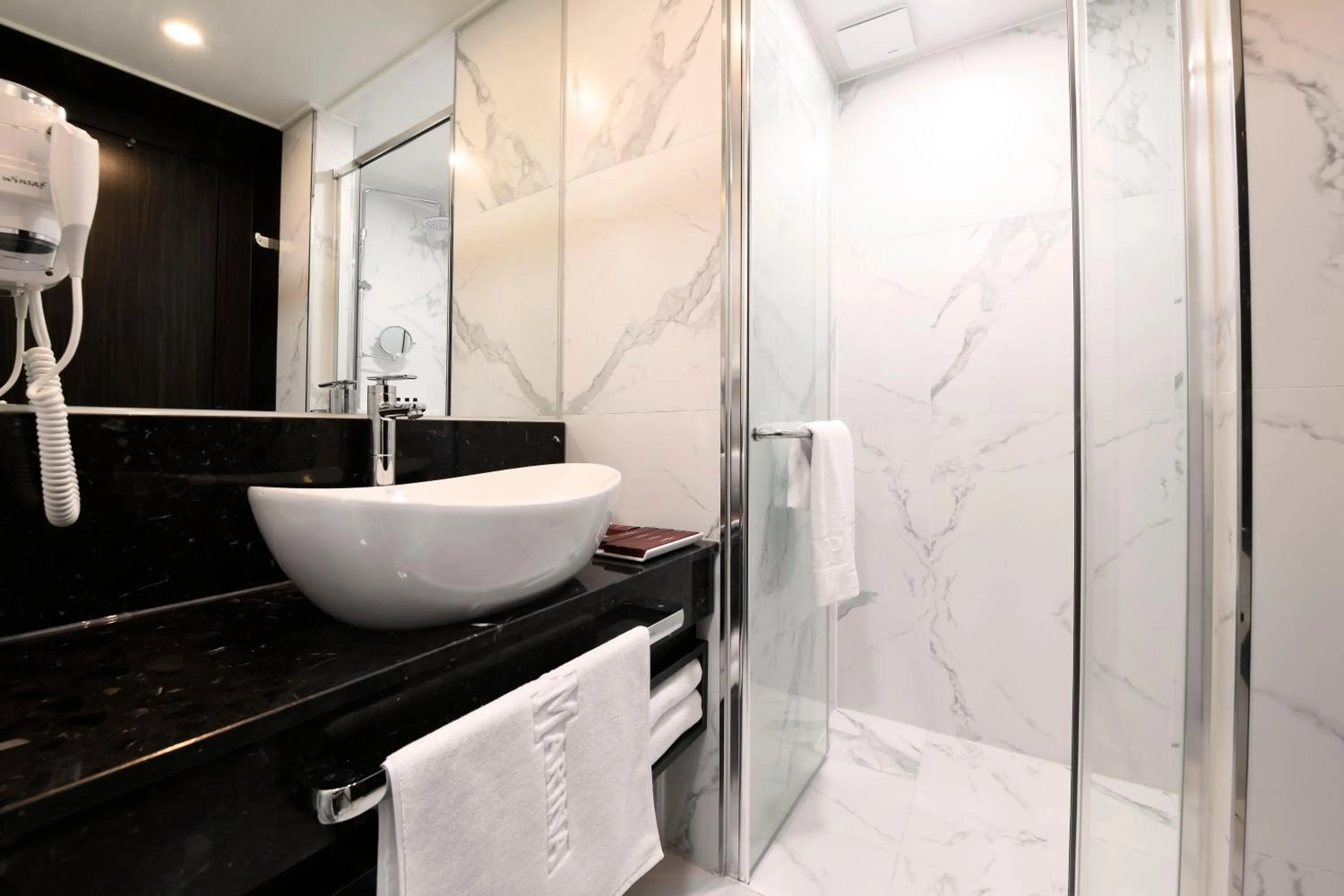 Bathroom in Utop Marina Hotel & Resort