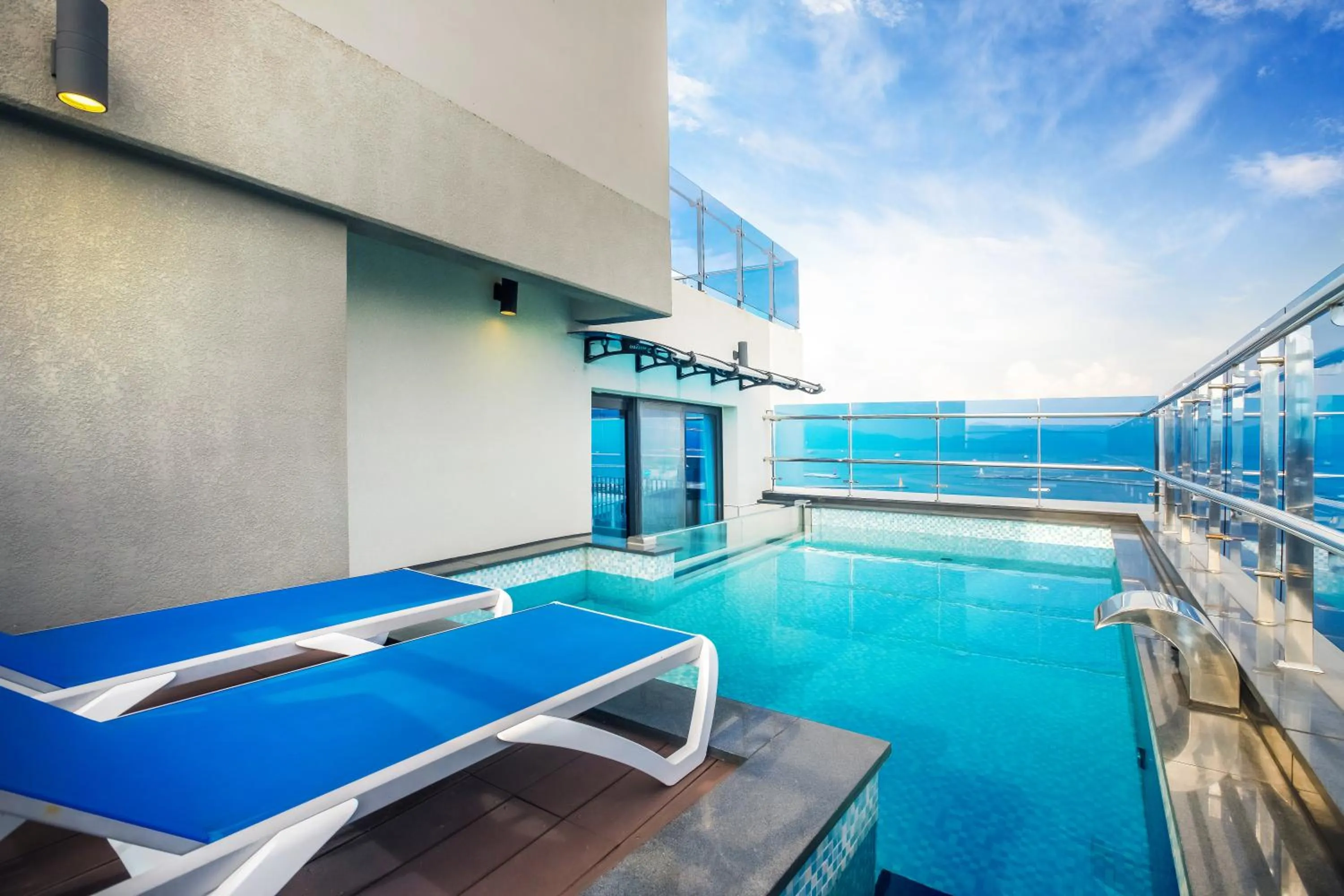 Swimming pool in Utop Marina Hotel & Resort