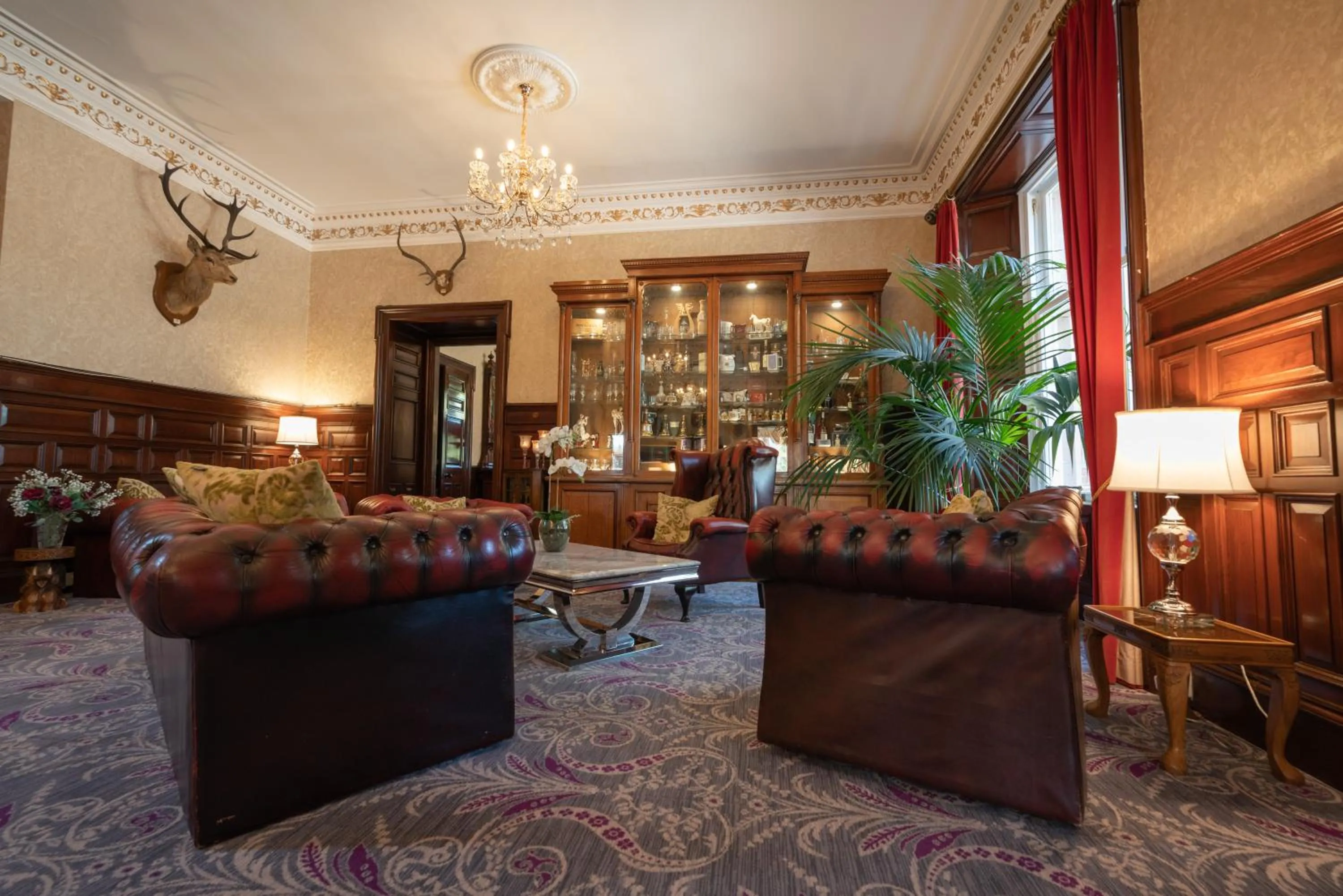 Living room in Ledgowan Lodge Hotel