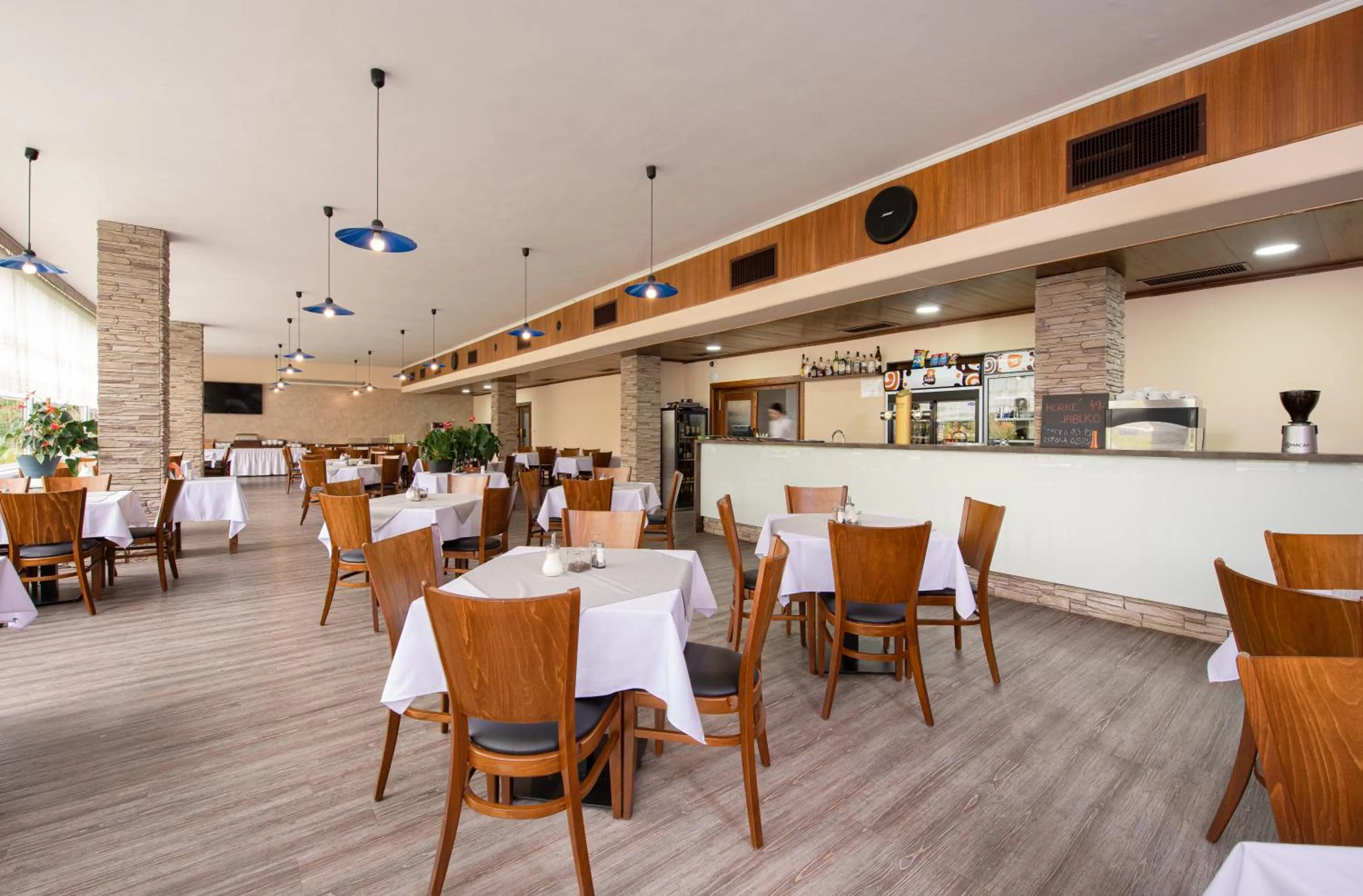 Restaurant/places to eat in PATRIA HOTEL
