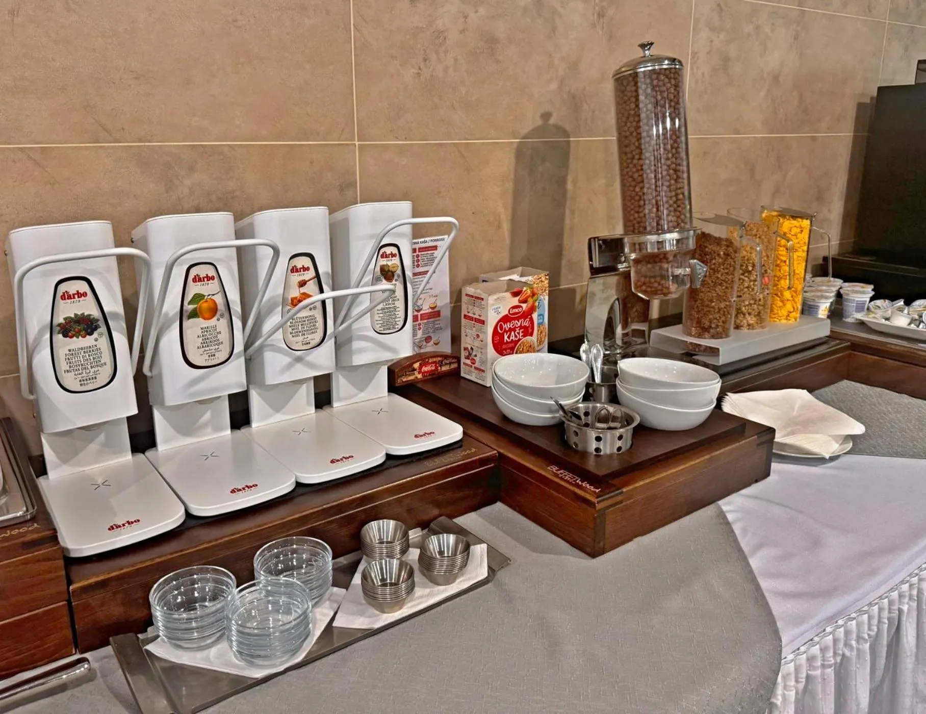 Restaurant/places to eat in PATRIA HOTEL