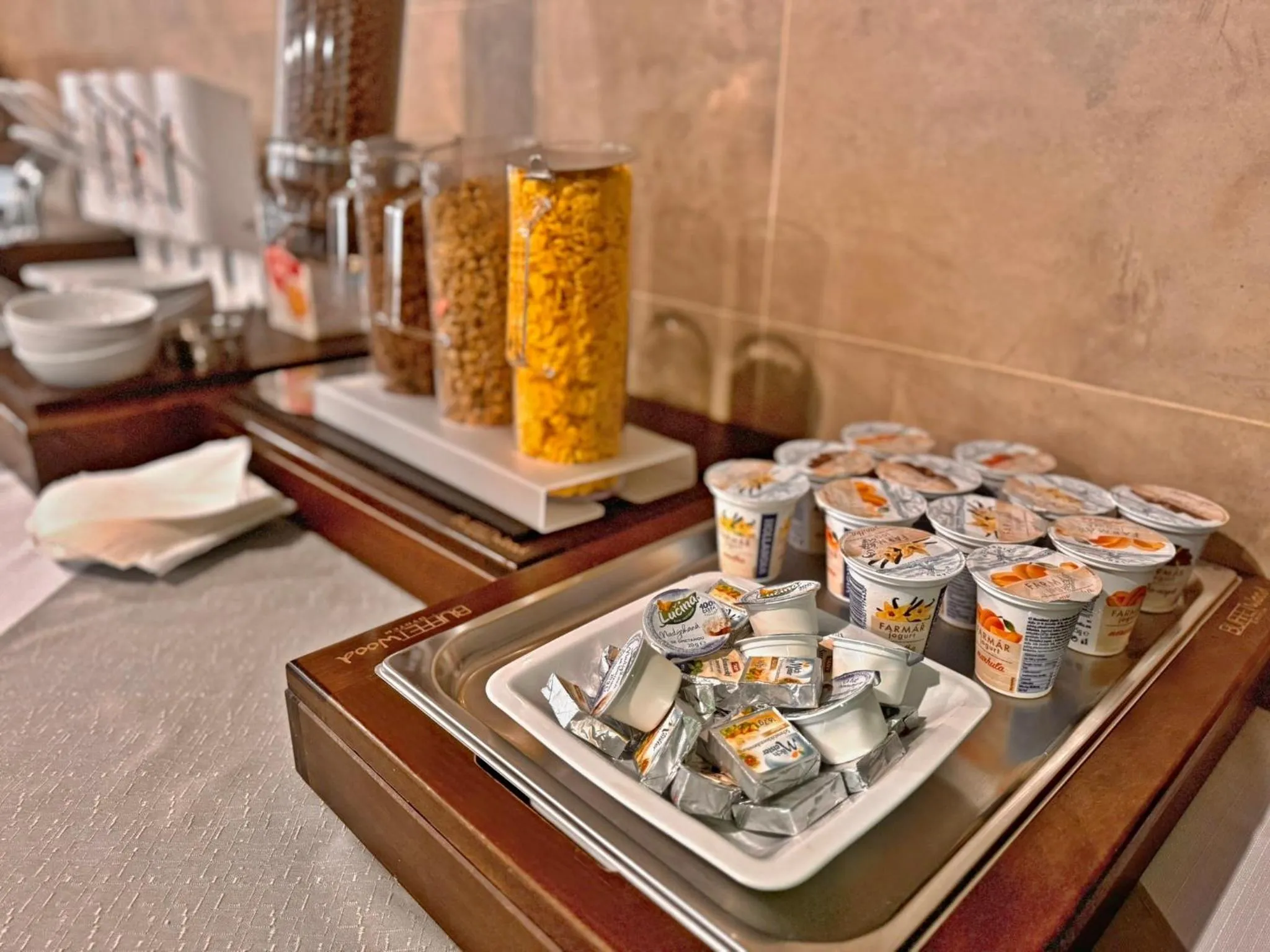 Restaurant/places to eat in PATRIA HOTEL