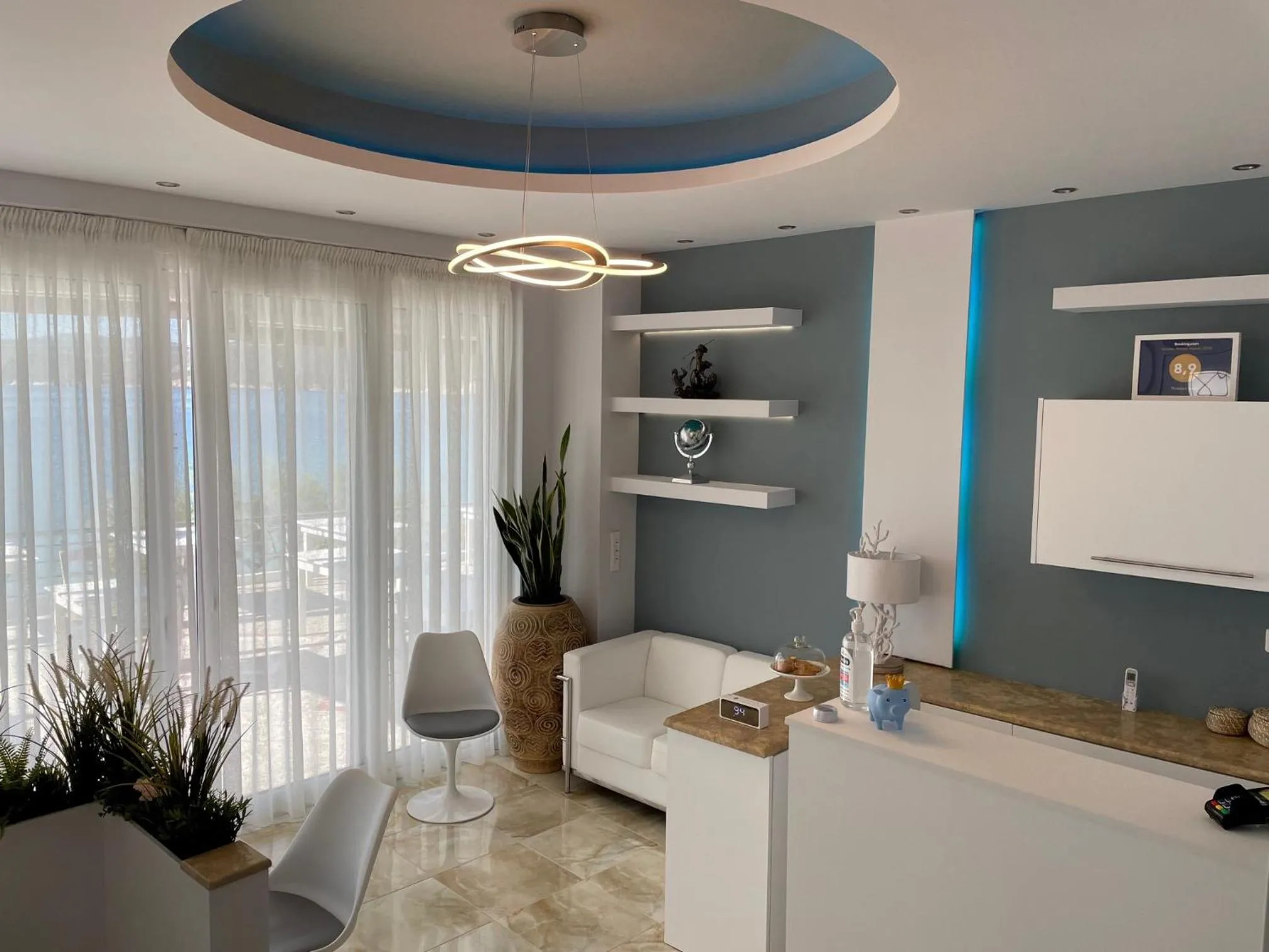 Communal lounge/ TV room in Thalassa view