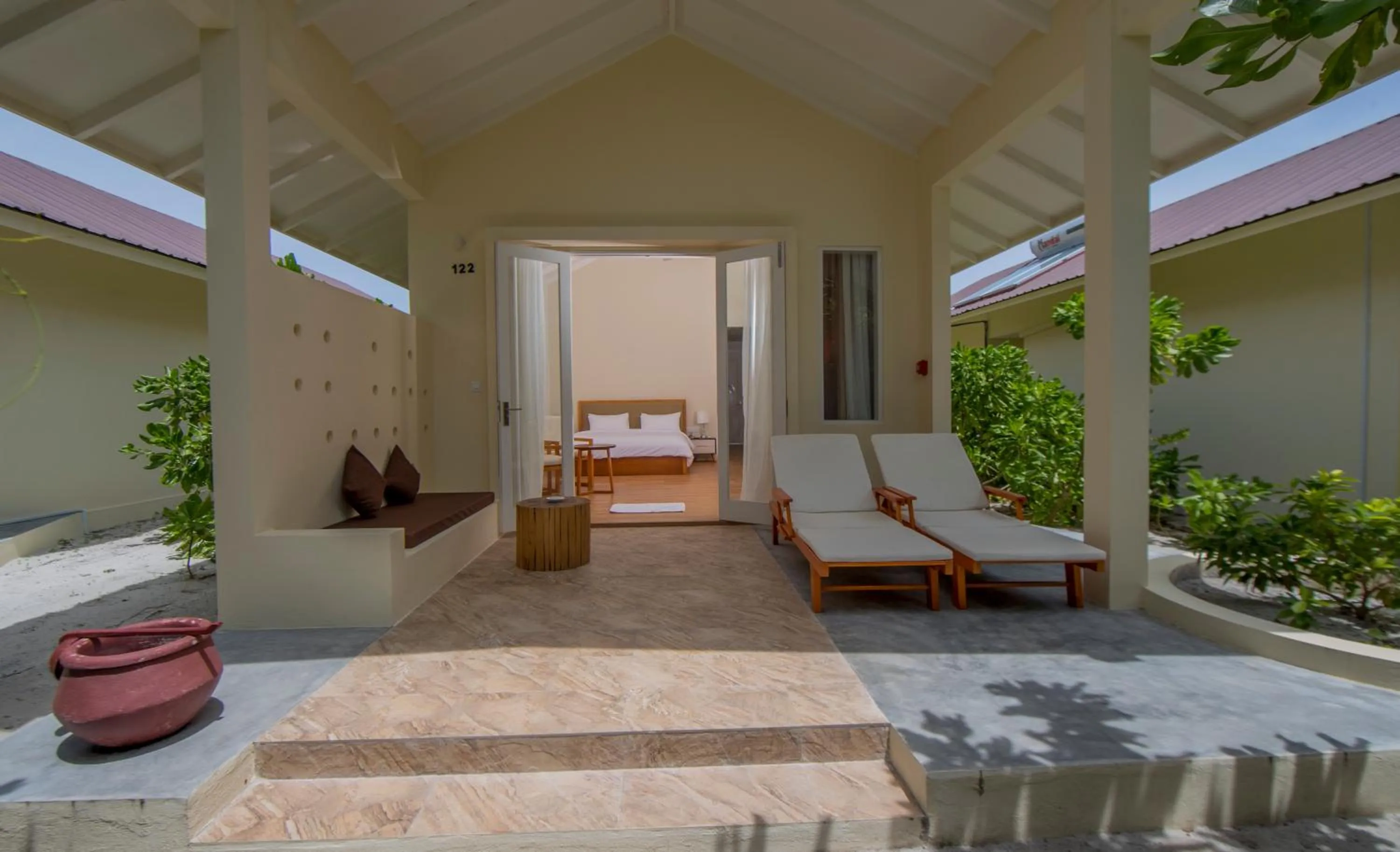 Facade/entrance, Bed in Hondaafushi Island Resort