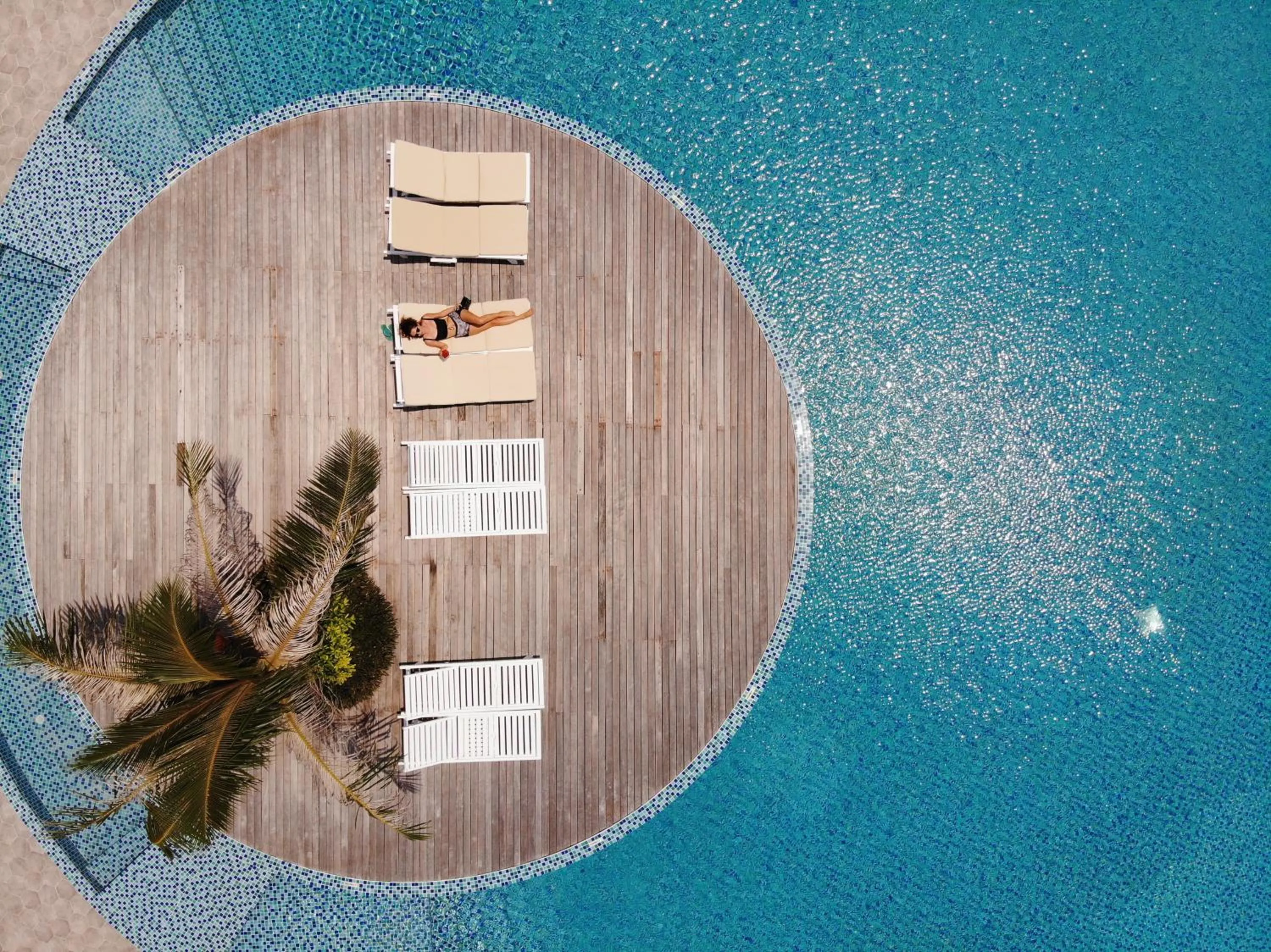 Swimming pool in Hondaafushi Island Resort