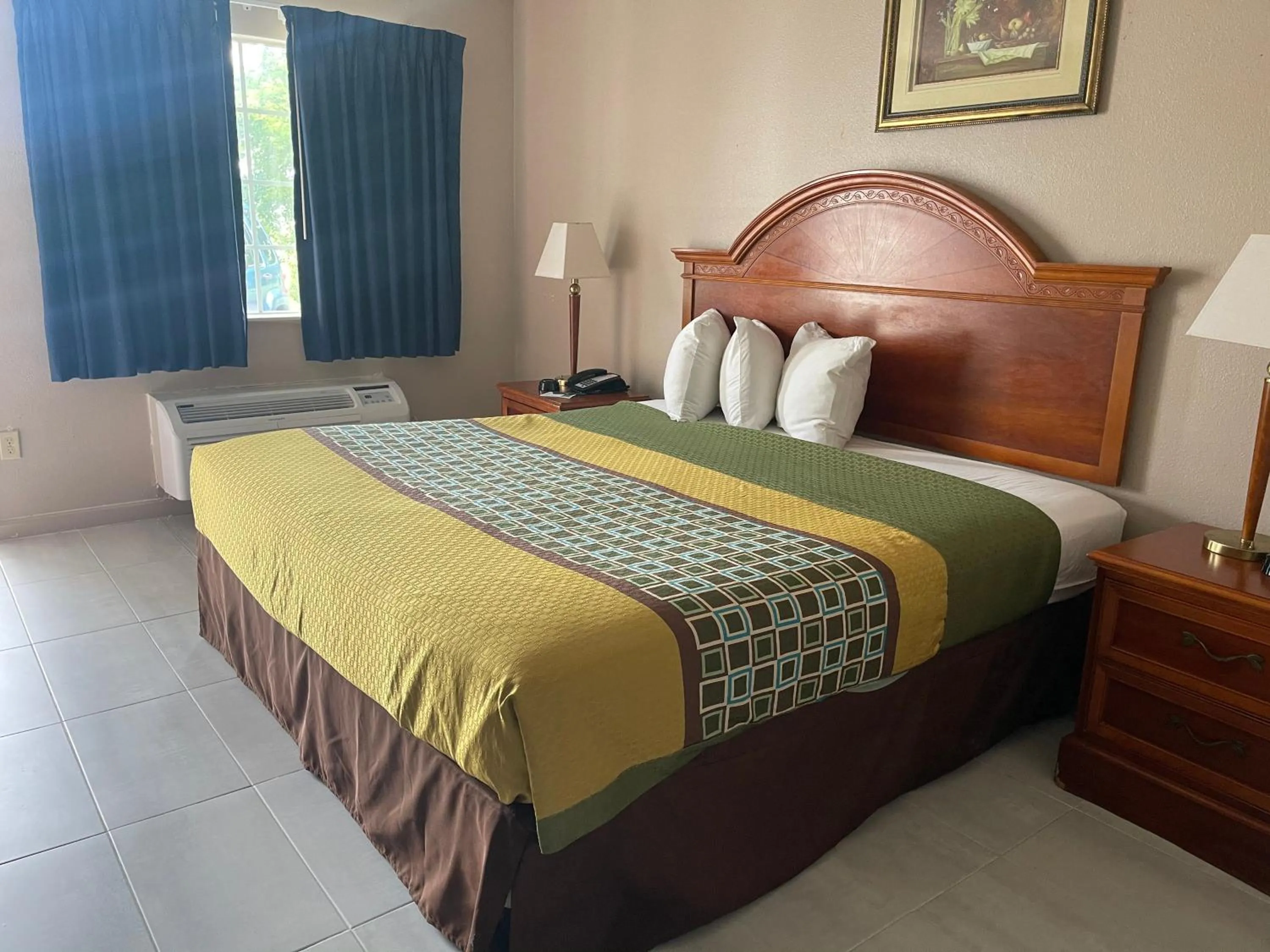 Bedroom, Bed in Highland Inn Denham Springs Baton Rouge East