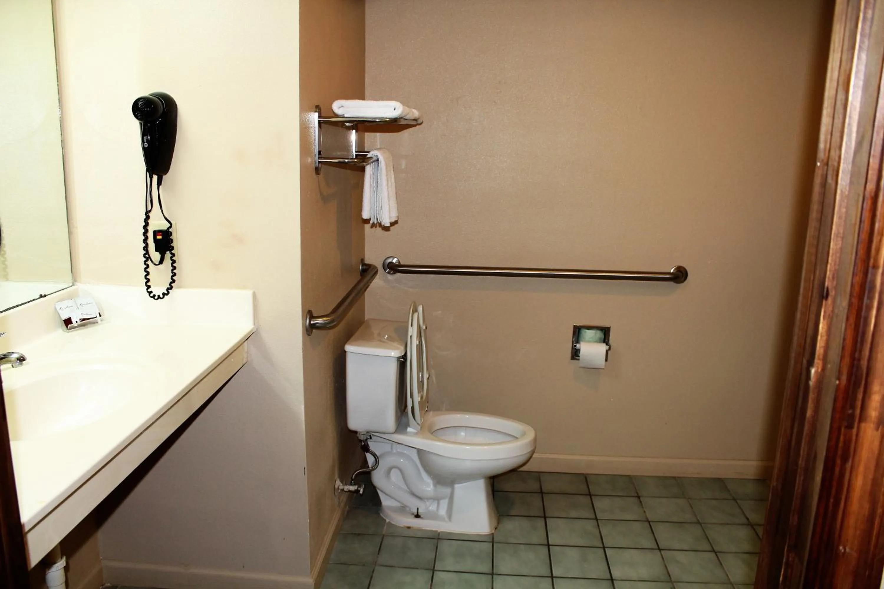 Shower in Highland Inn Denham Springs Baton Rouge East