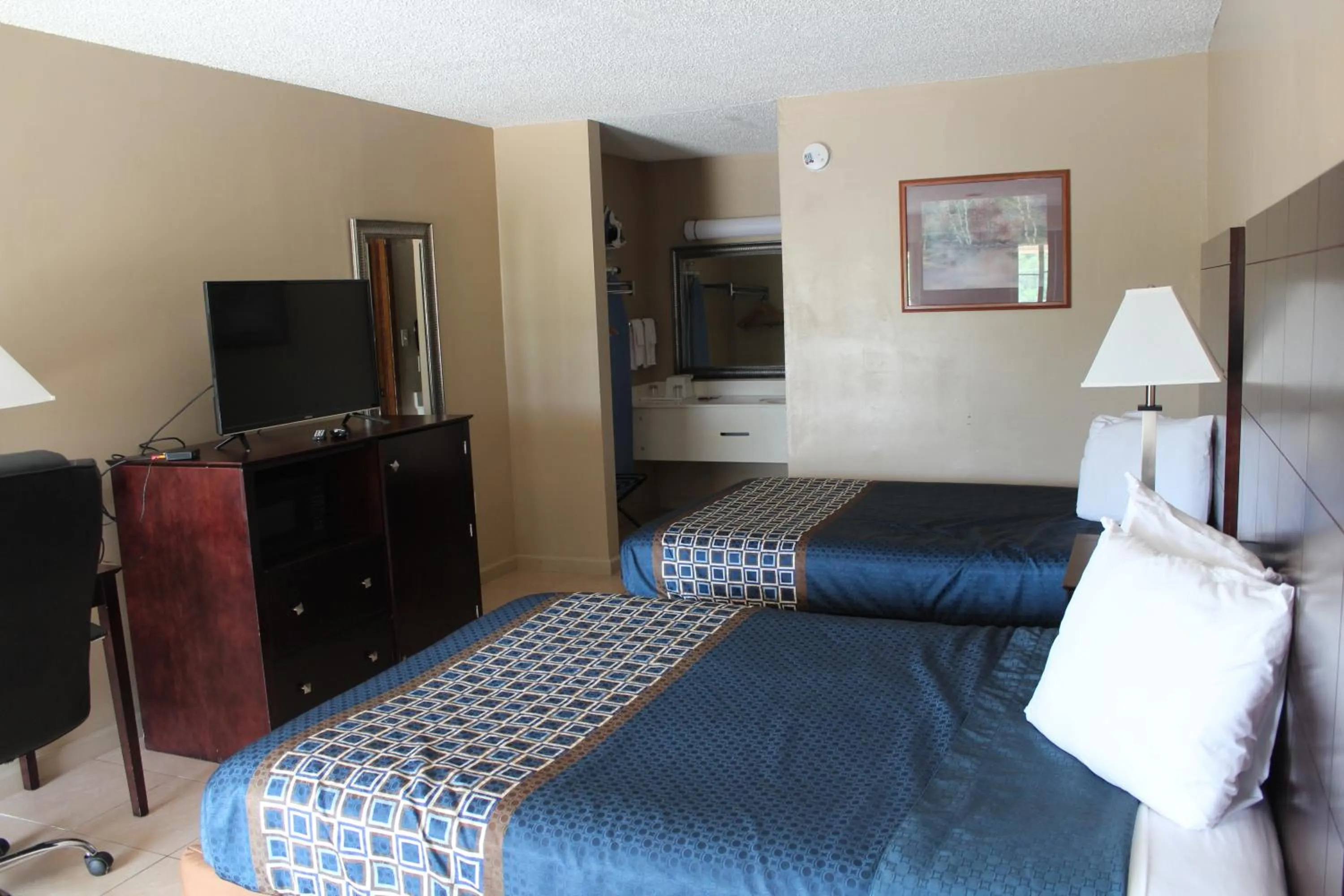 Photo of the whole room, Bed in Highland Inn Denham Springs Baton Rouge East