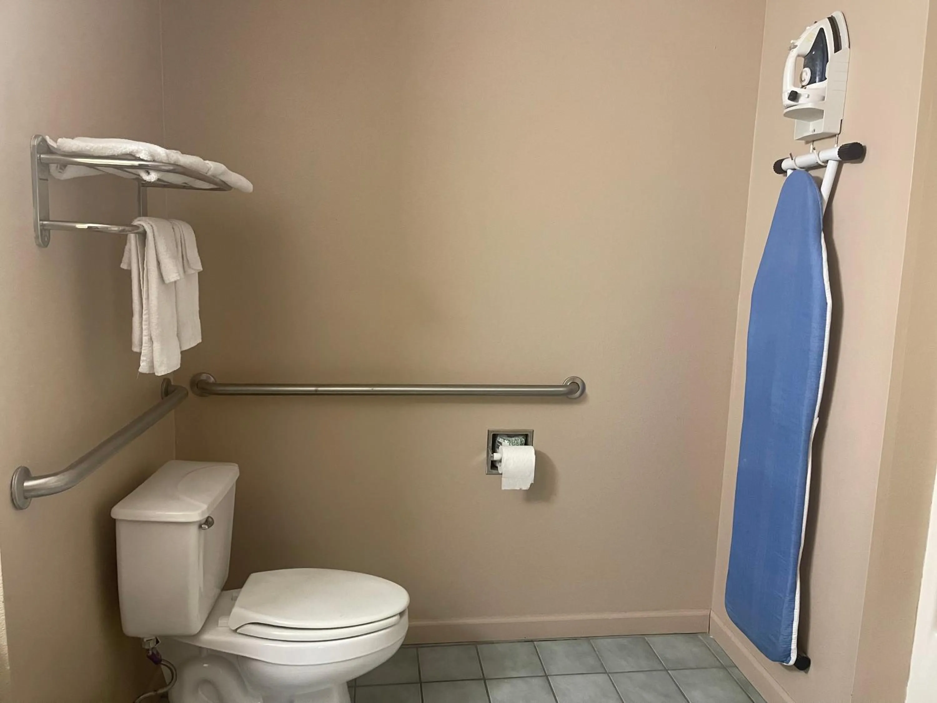 Bathroom in Highland Inn Denham Springs Baton Rouge East