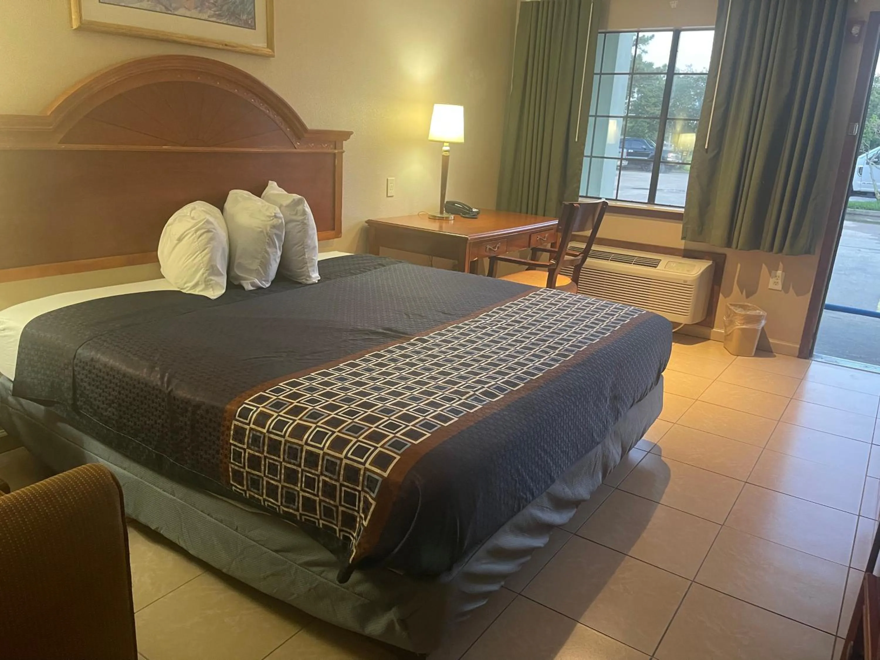 Bed in Highland Inn Denham Springs Baton Rouge East