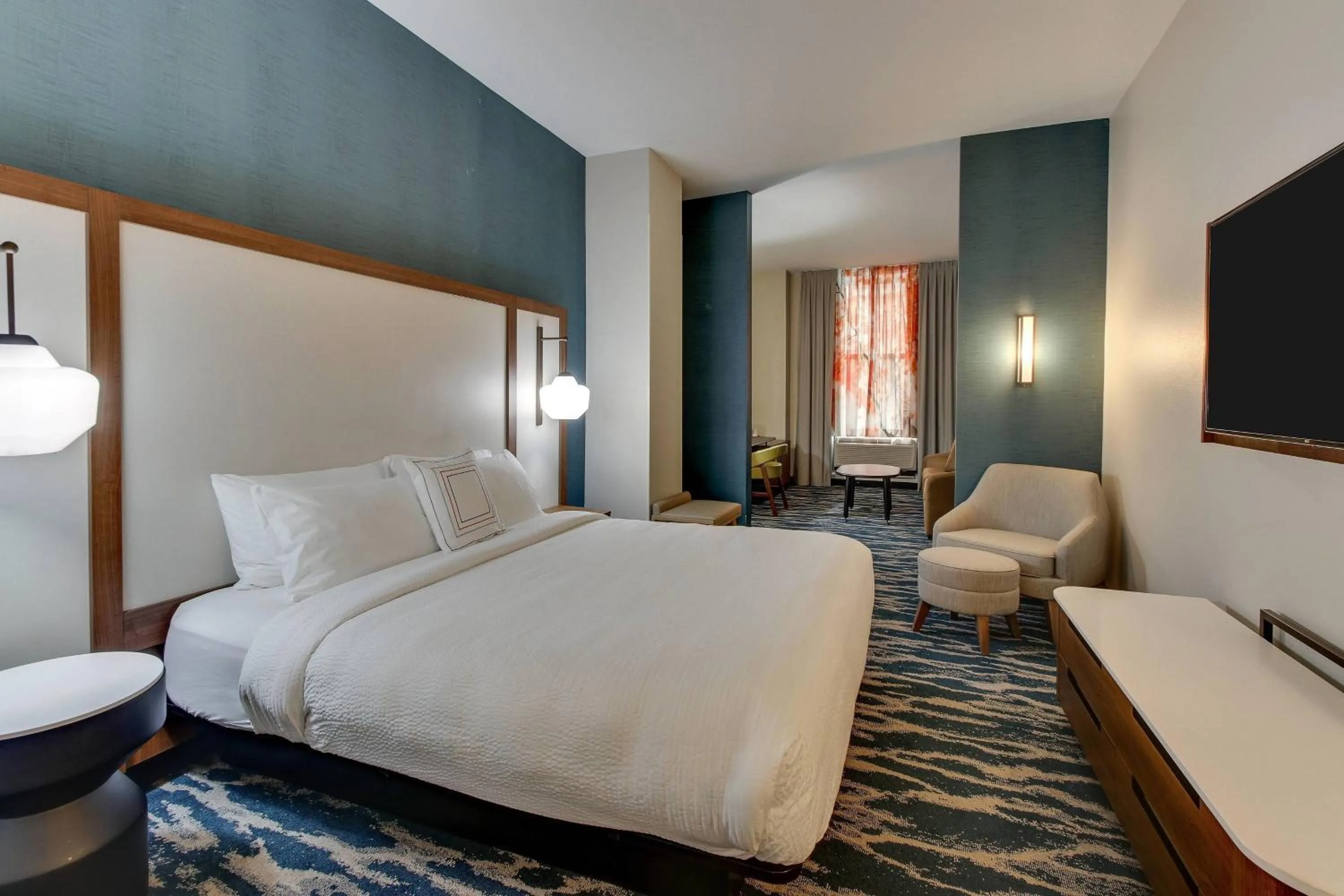 Photo of the whole room, Bed in Fairfield Inn & Suites by Marriott Birmingham Downtown