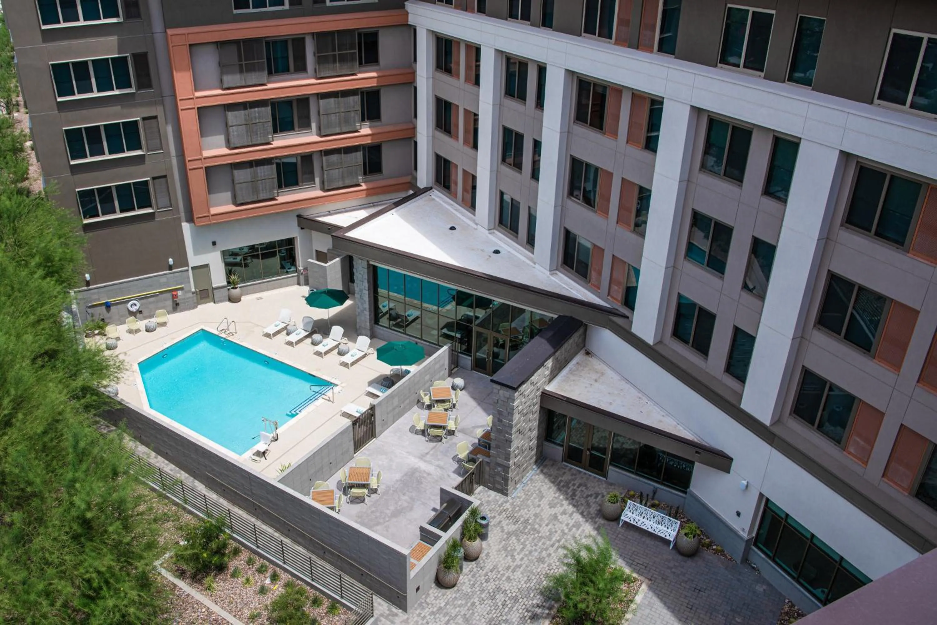 Swimming pool in Element Scottsdale at SkySong