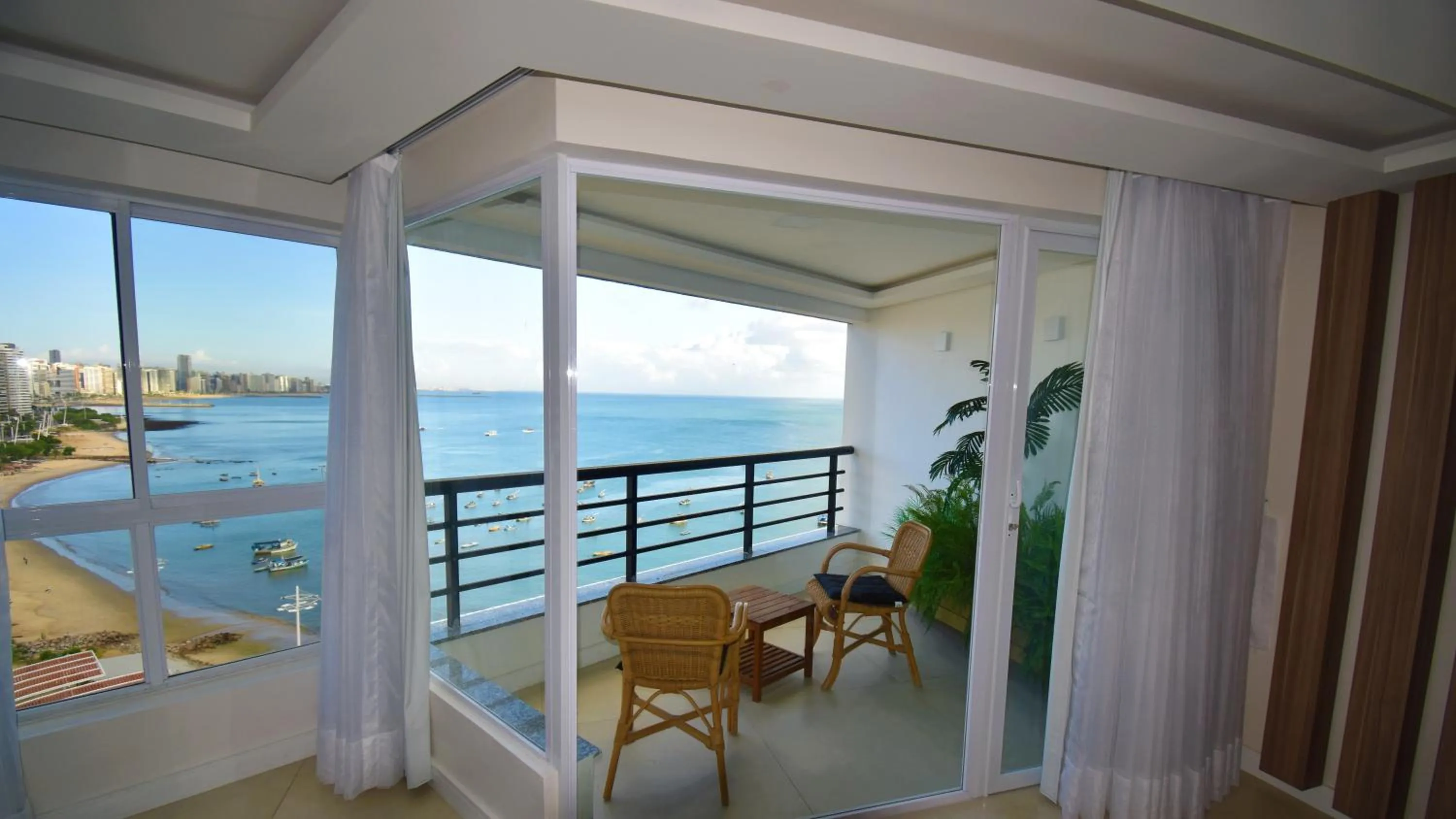 Patio in Seaflats Iate Plaza Hotel