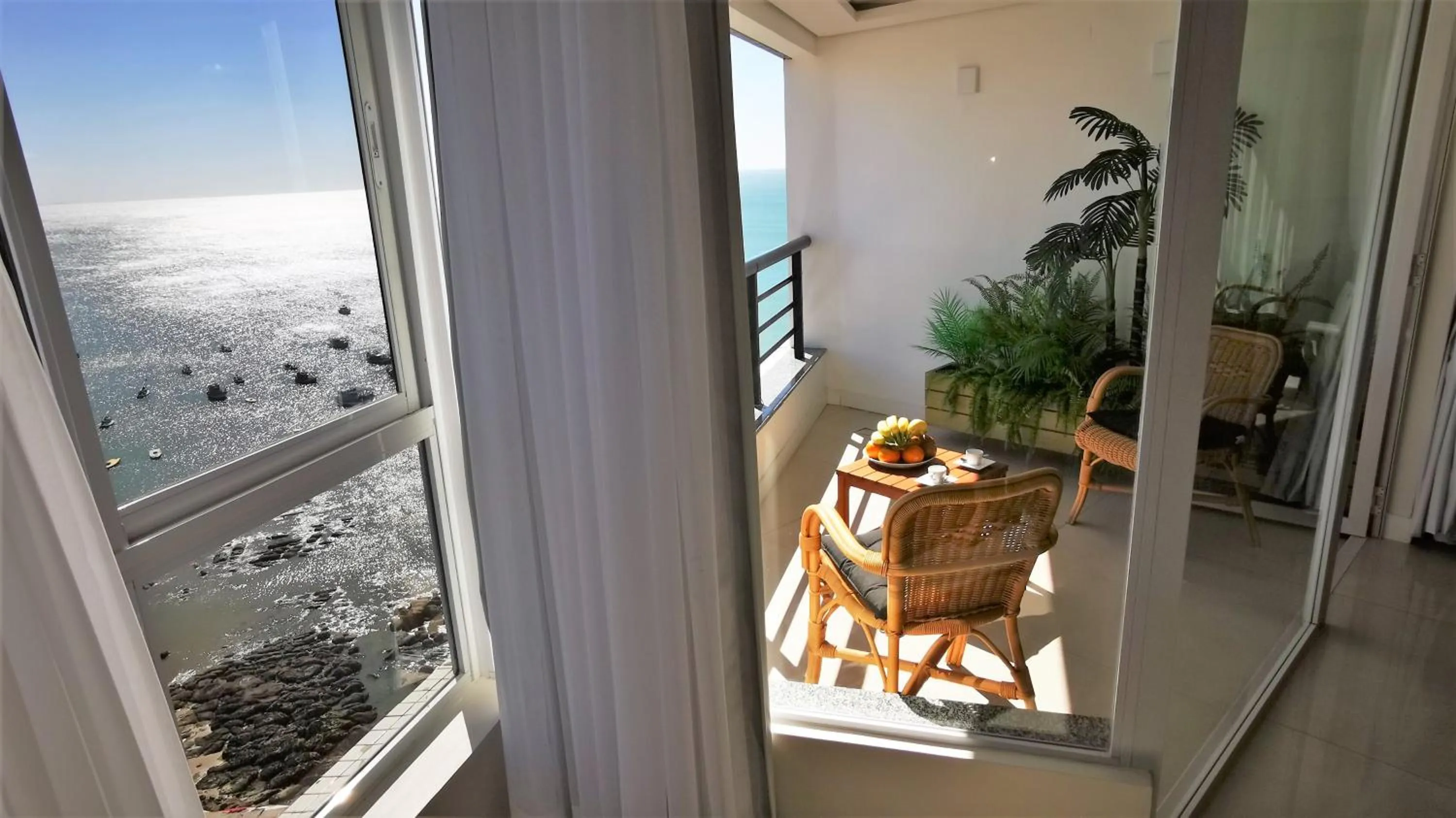 Patio in Seaflats Iate Plaza Hotel