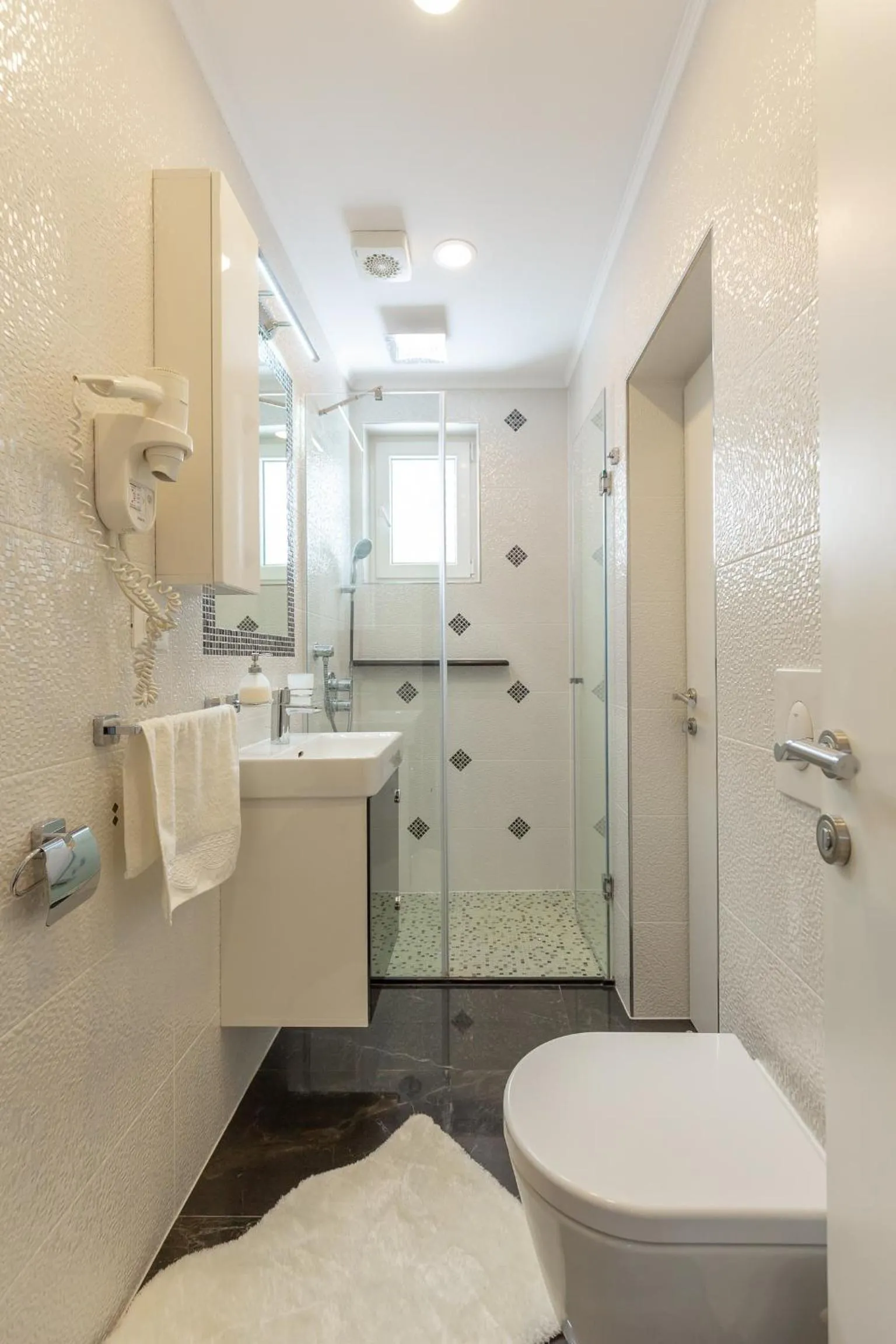 Shower in Hedera Estate, Hedera A24