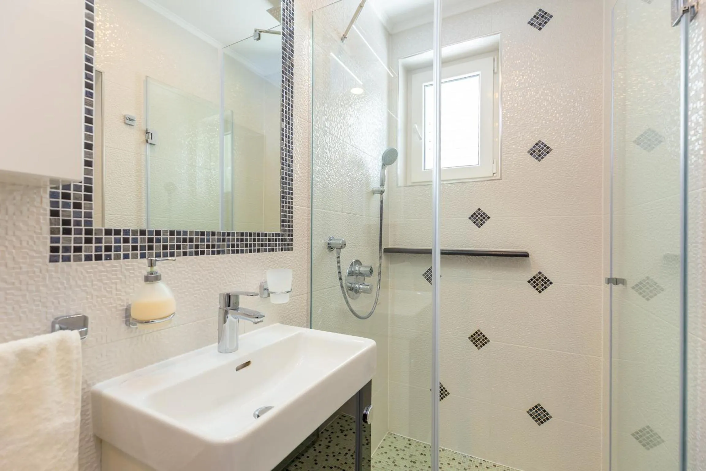 Shower in Hedera Estate, Hedera A24