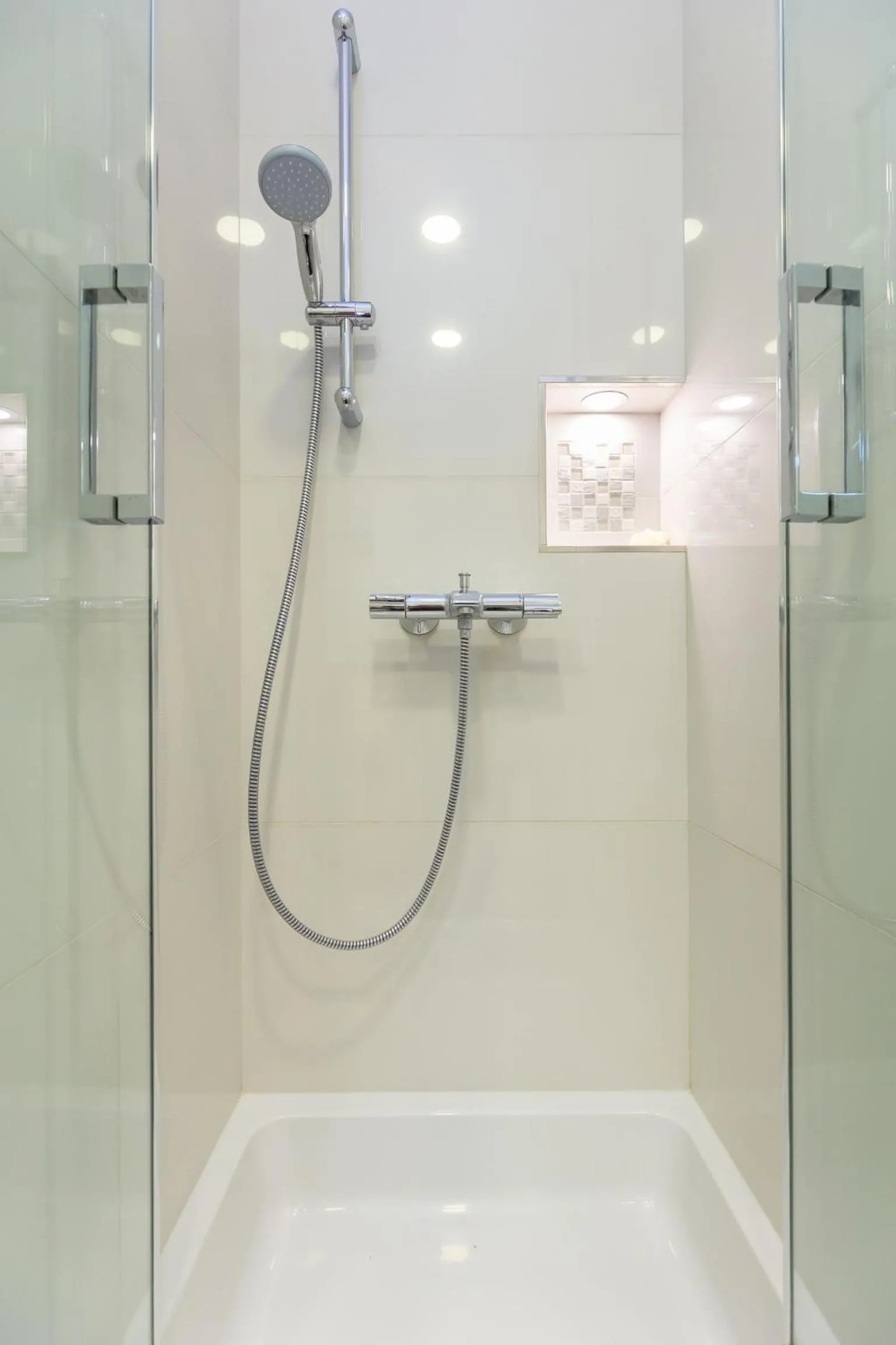 Shower in Hedera Estate, Hedera A24