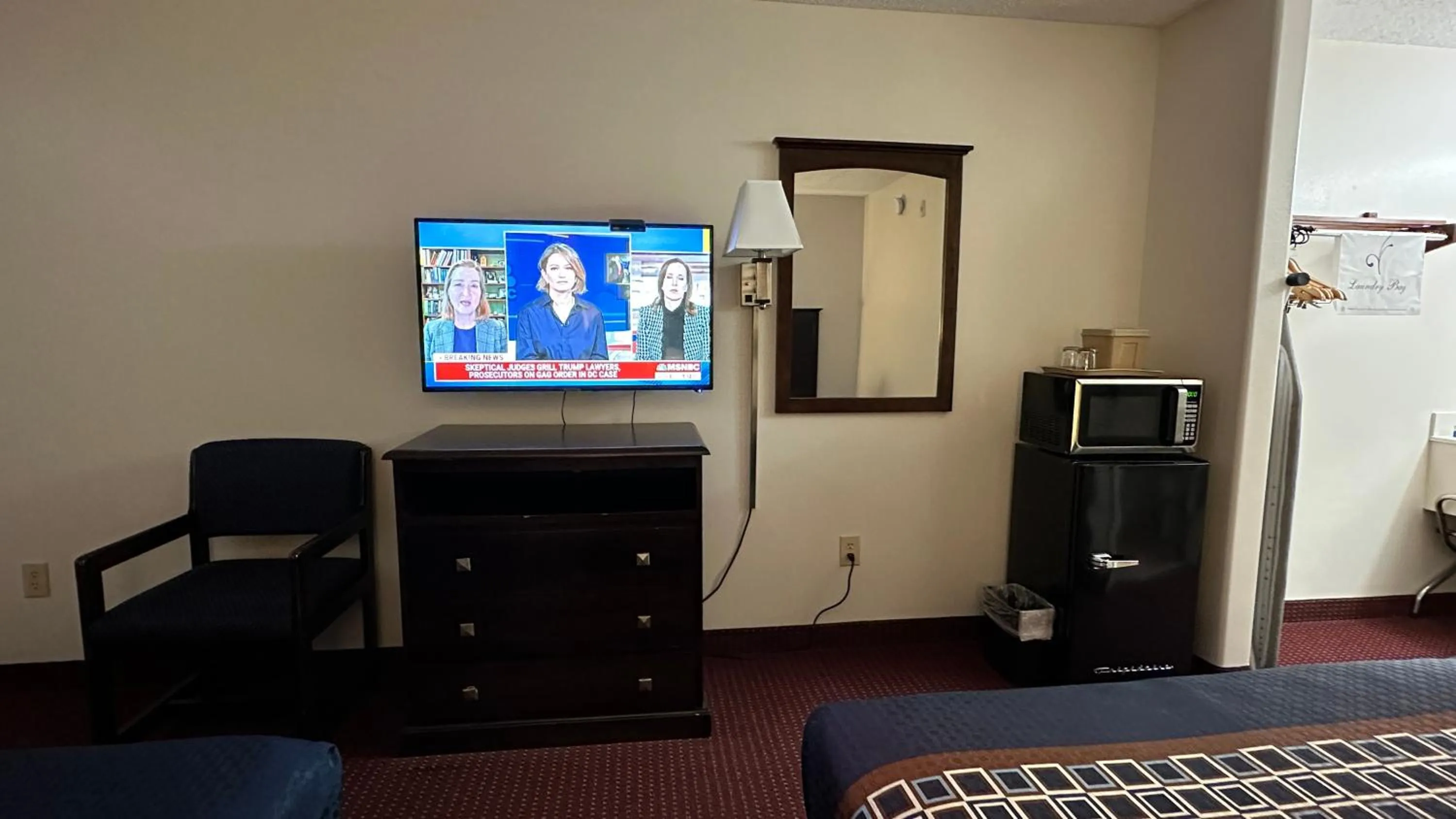 TV and multimedia in Carom Inn Denham Springs-BatonRouge