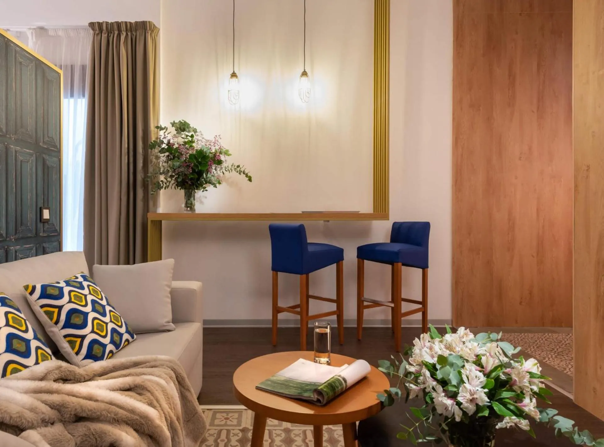 Living room in Casa Sevilla 1920 Suites by Época