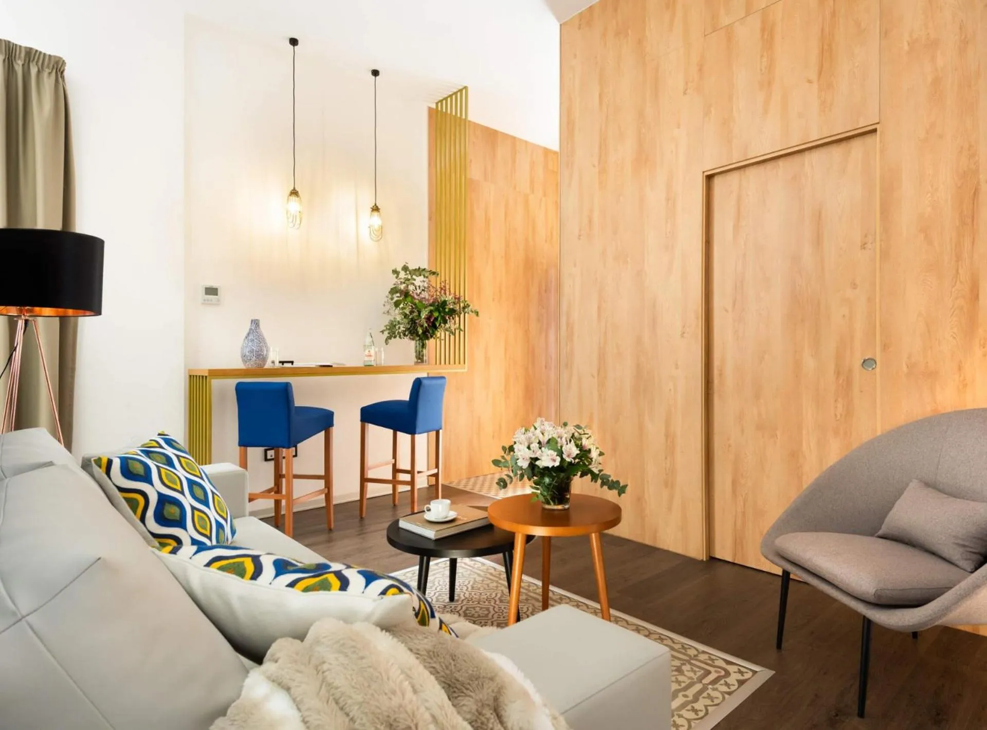 Living room in Casa Sevilla 1920 Suites by Época