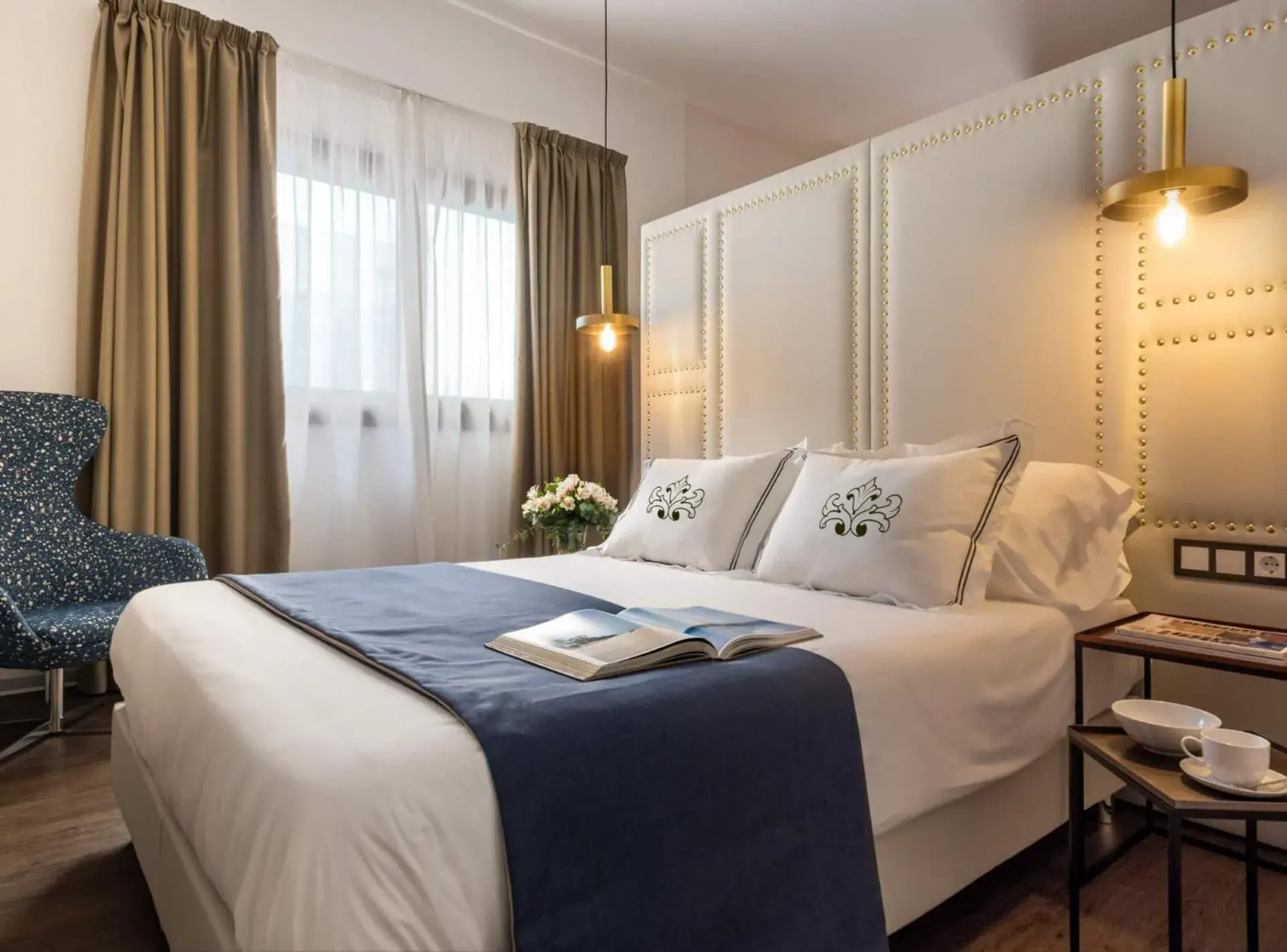 Studio Interior in Casa Sevilla 1920 Suites by Época Studio Interior in Casa Sevilla 1920 Suites by Época