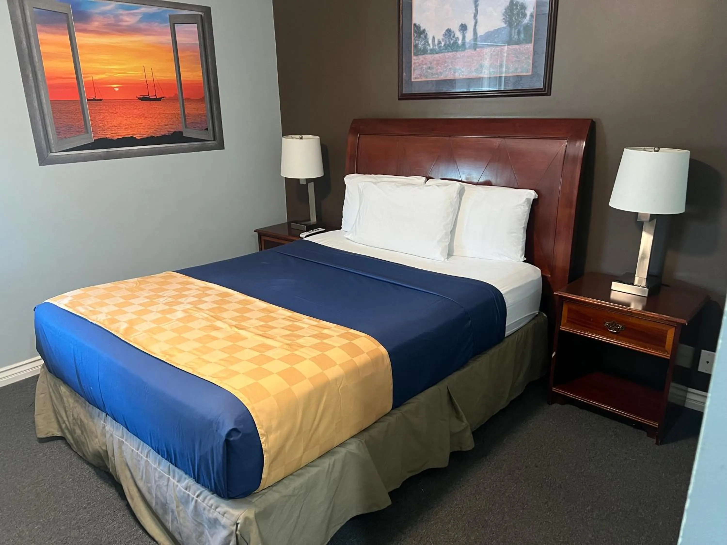 Bed in Knights Inn Los Angeles Central / Convention Center Area