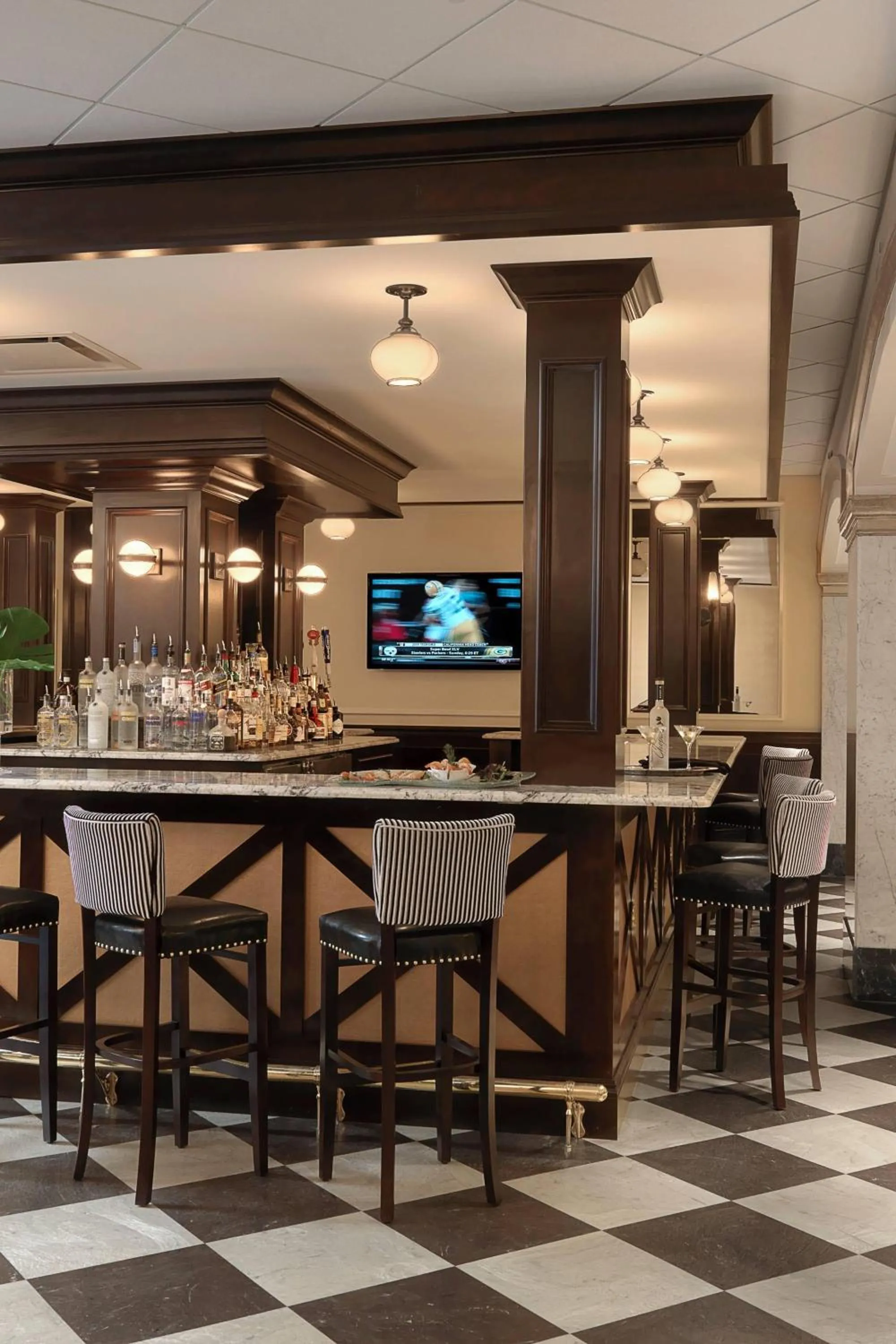 Lounge or bar in Hotel Blackhawk, Autograph Collection