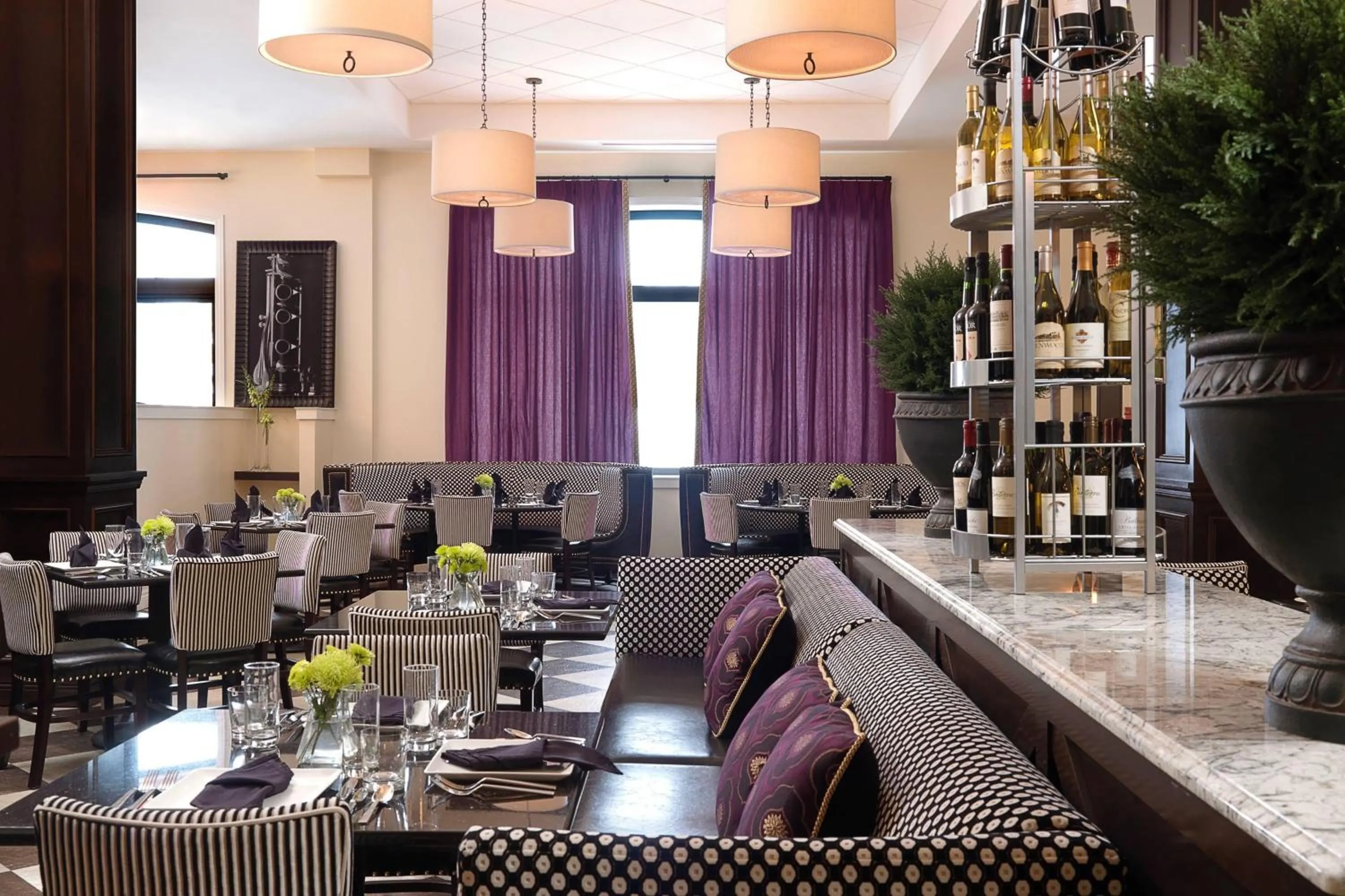 Restaurant/places to eat in Hotel Blackhawk, Autograph Collection