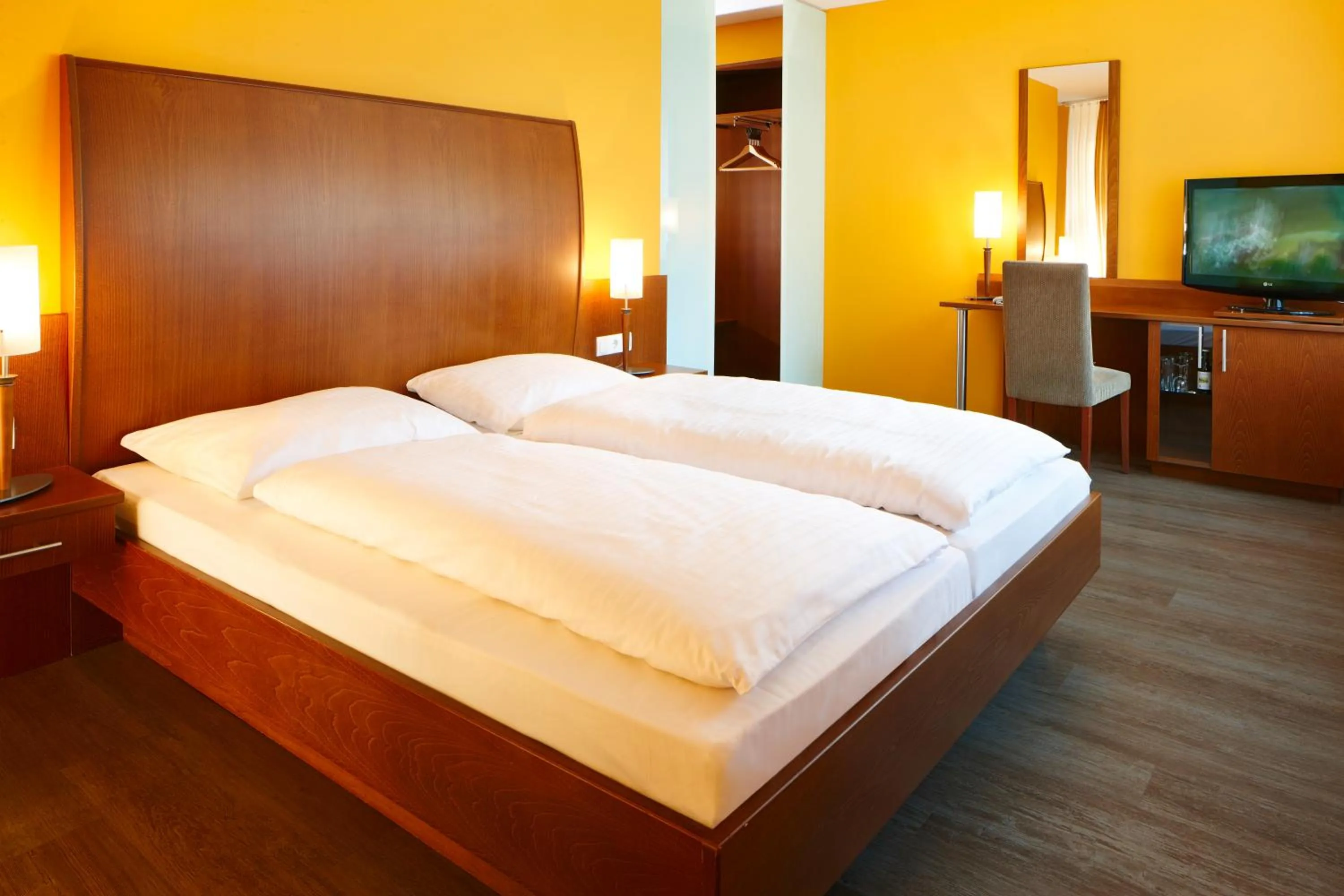 Photo of the whole room, Bed in Montfort - das Hotel