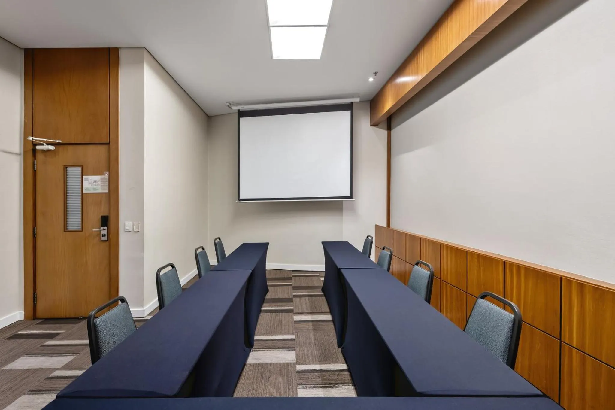 Meeting/conference room in Staybridge Suites São Paulo by IHG