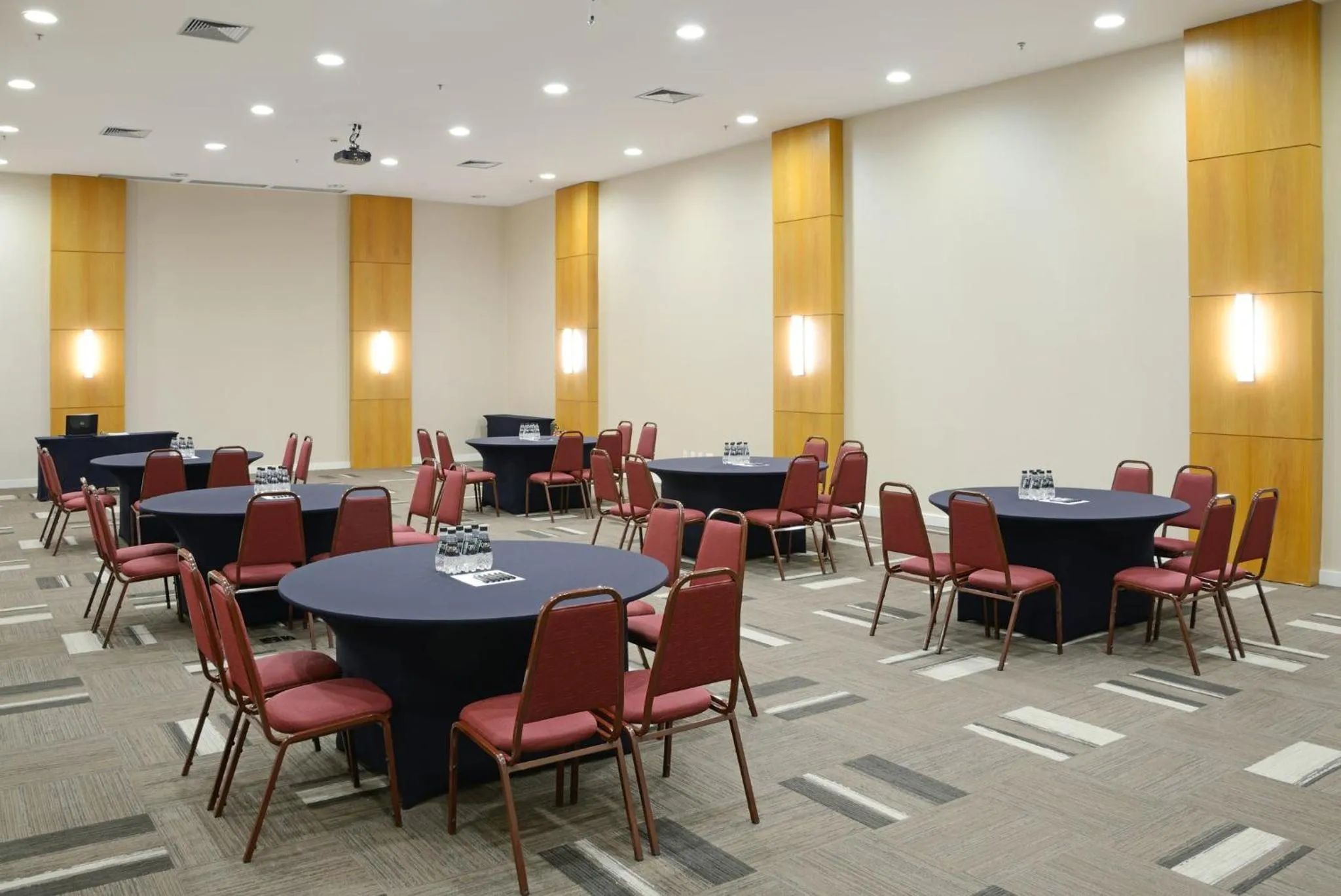 Meeting/conference room in Staybridge Suites São Paulo by IHG