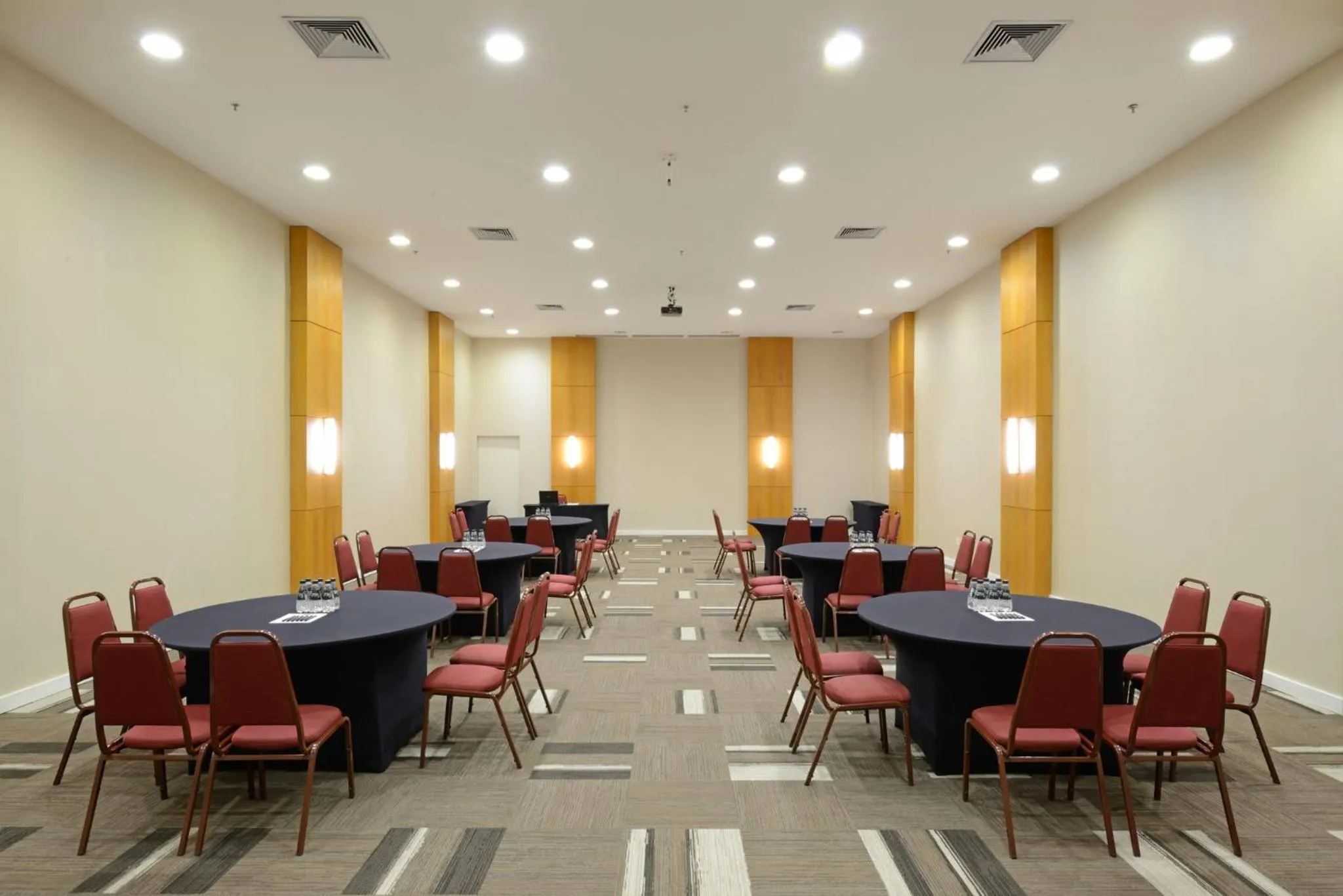 Meeting/conference room in Staybridge Suites São Paulo by IHG