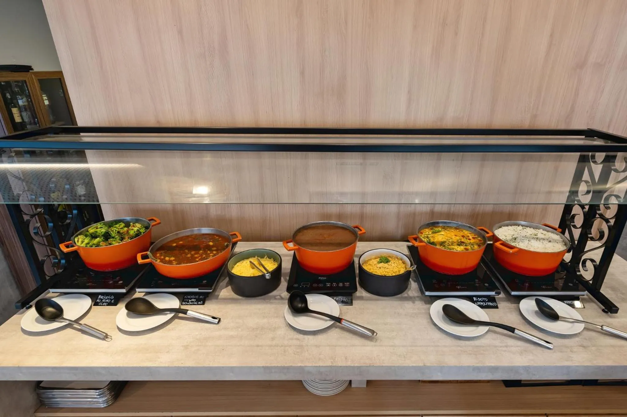 Restaurant/places to eat in Staybridge Suites São Paulo by IHG