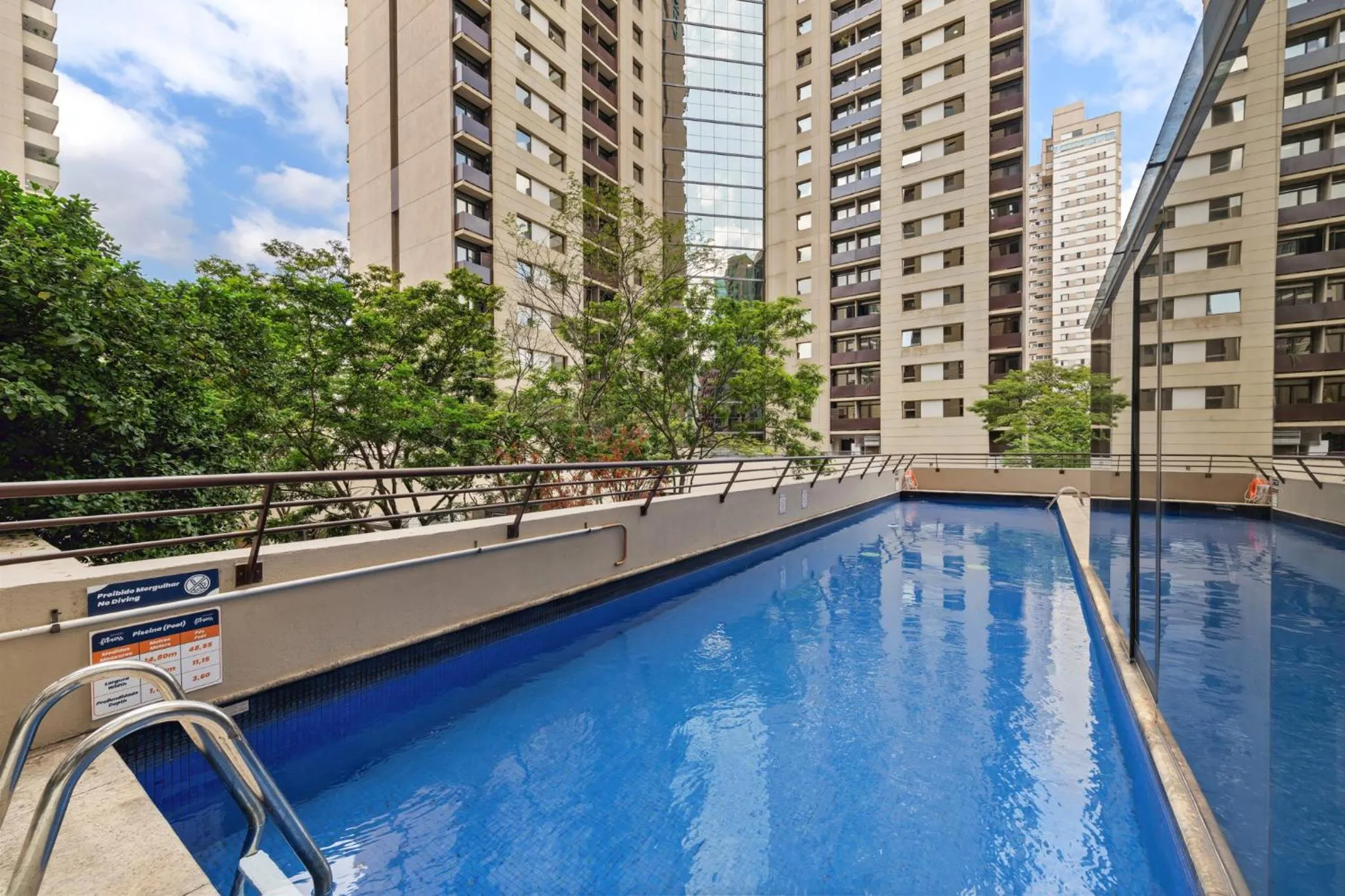Swimming pool in Staybridge Suites São Paulo by IHG