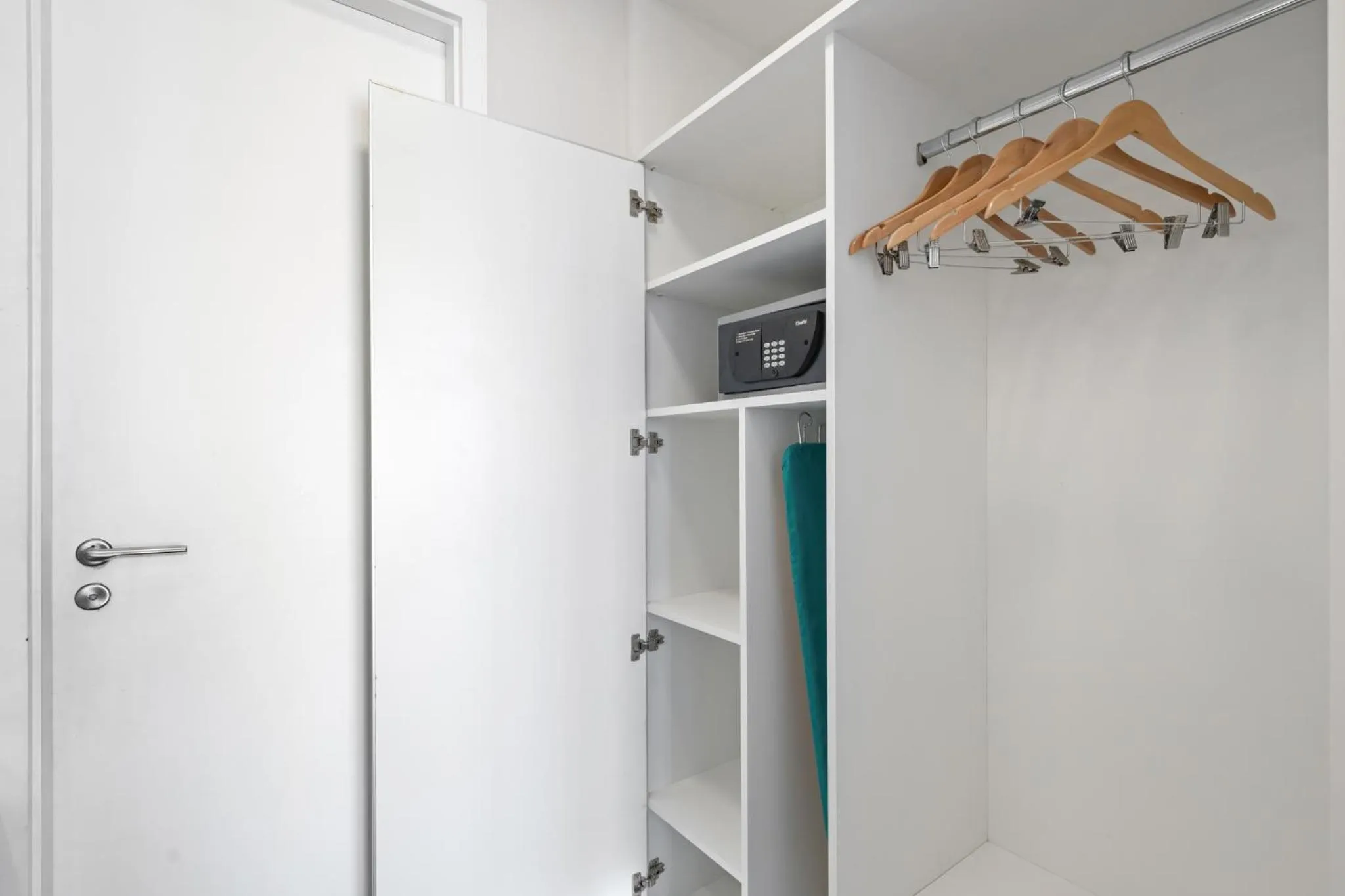 wardrobe in Staybridge Suites São Paulo by IHG