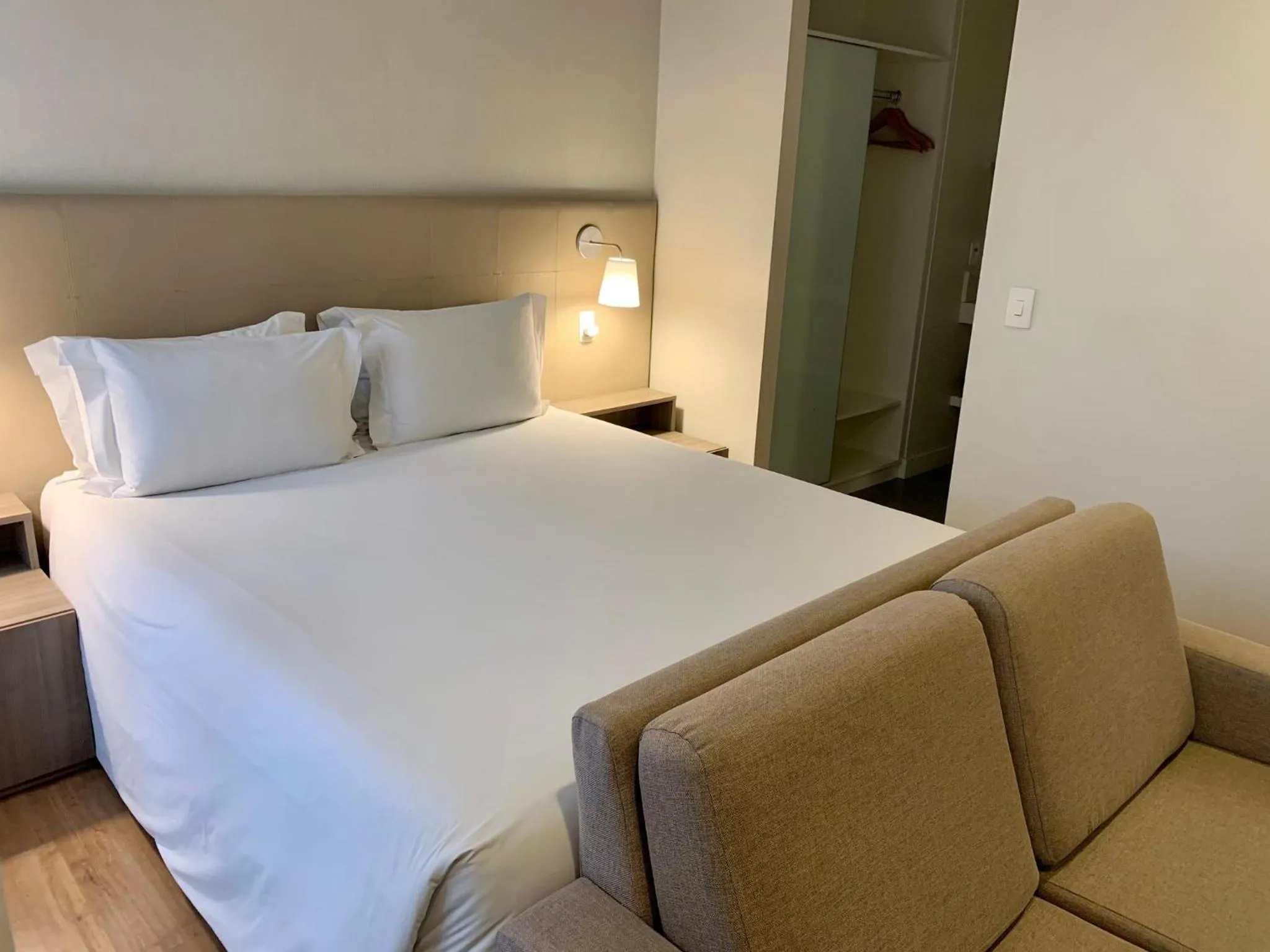 Photo of the whole room, Bed in Staybridge Suites São Paulo by IHG