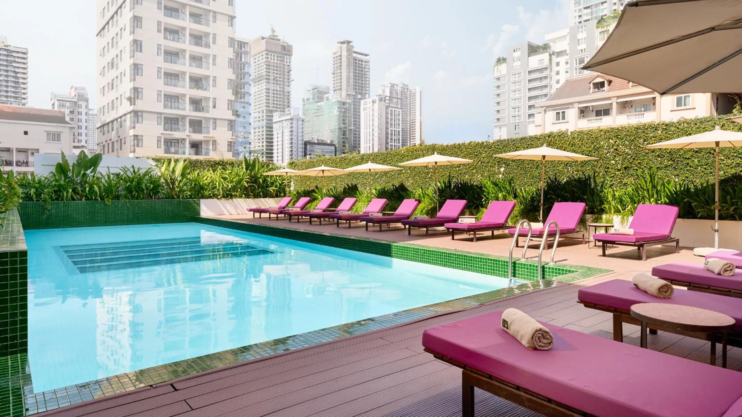 Swimming pool in Baitong Hotel & Resort Phnom Penh