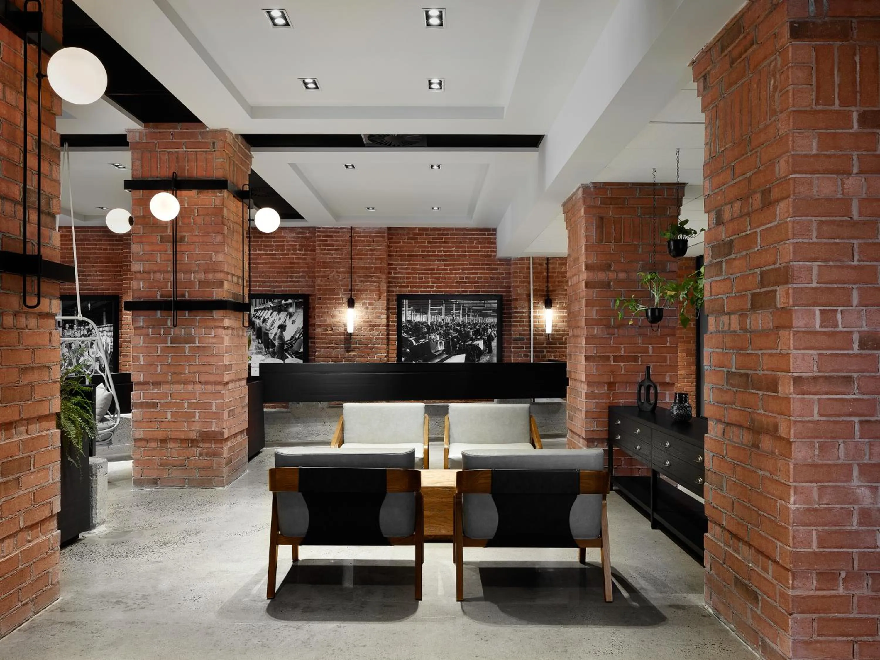 Lobby or reception in Hôtel MOCO Valleyfield