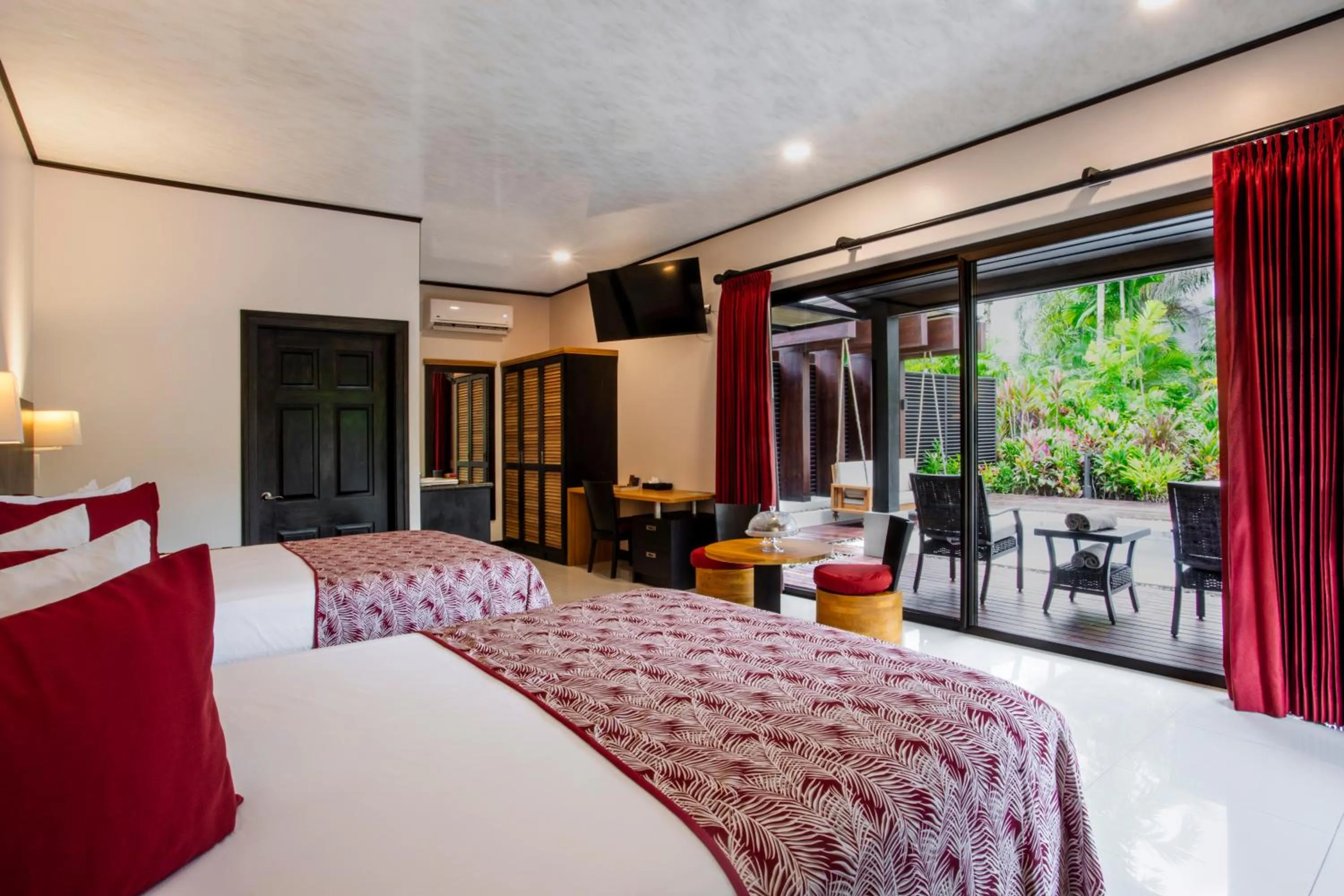 TV and multimedia, Bed in Arenal Manoa Resort & Hot Springs