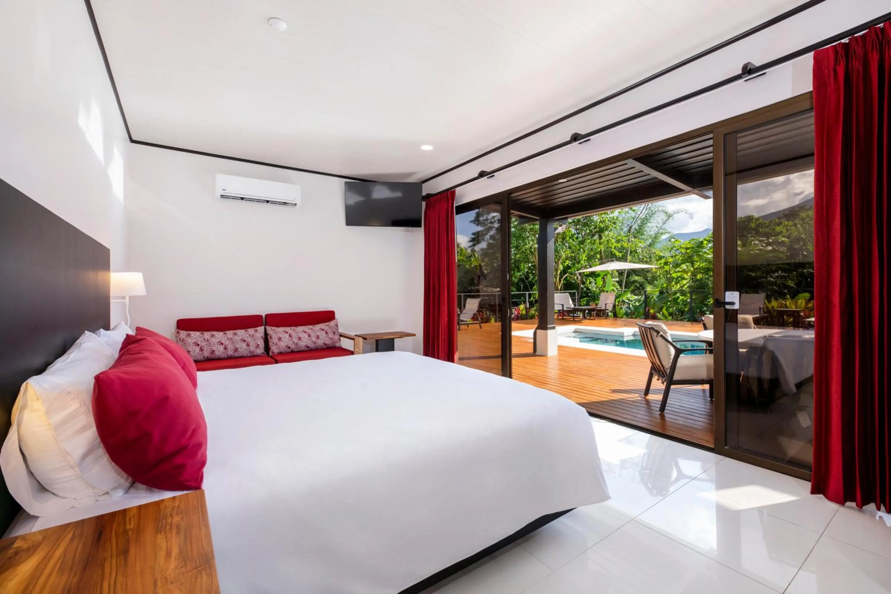 Bed in Arenal Manoa Resort & Hot Springs