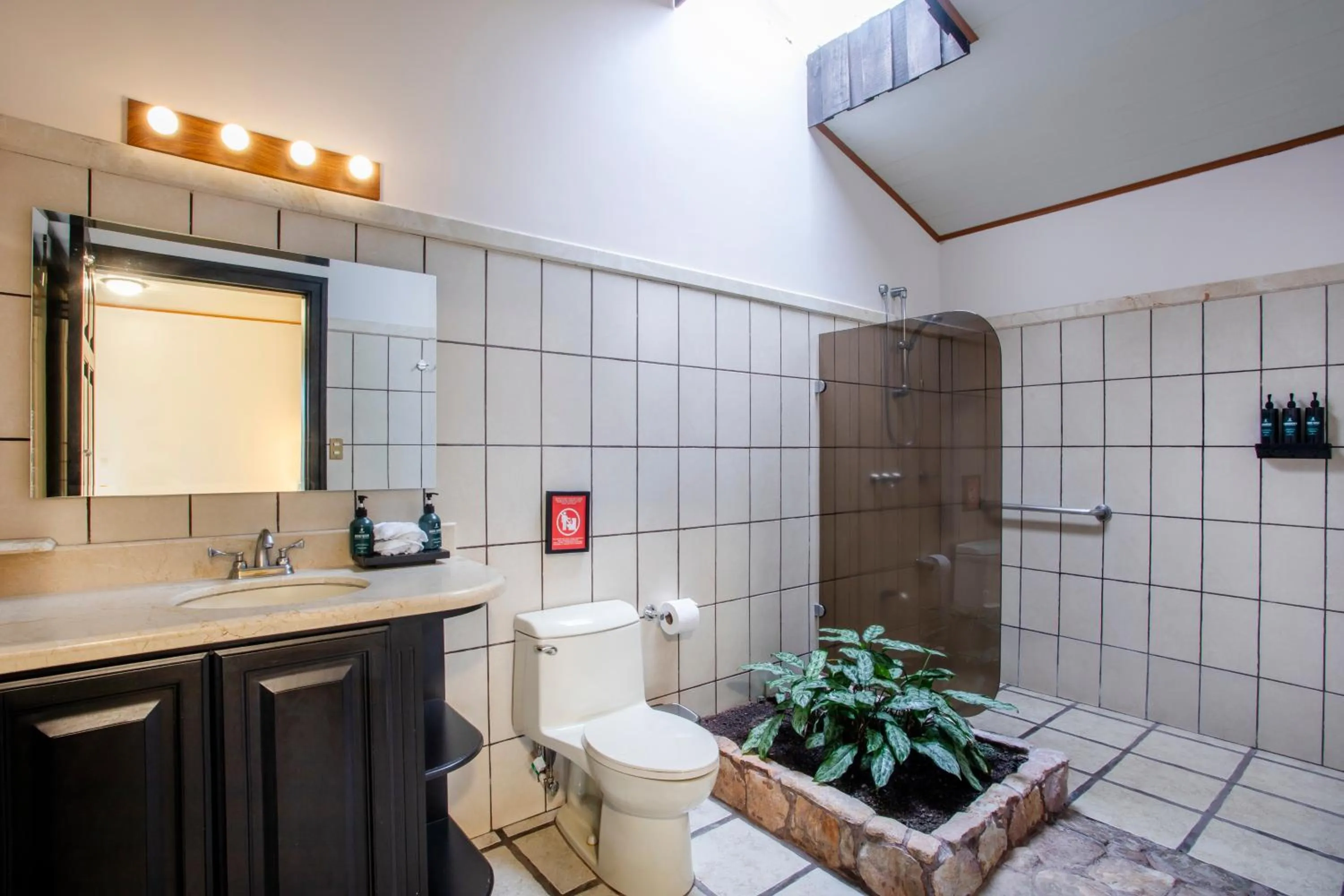 Shower in Arenal Manoa Resort & Hot Springs