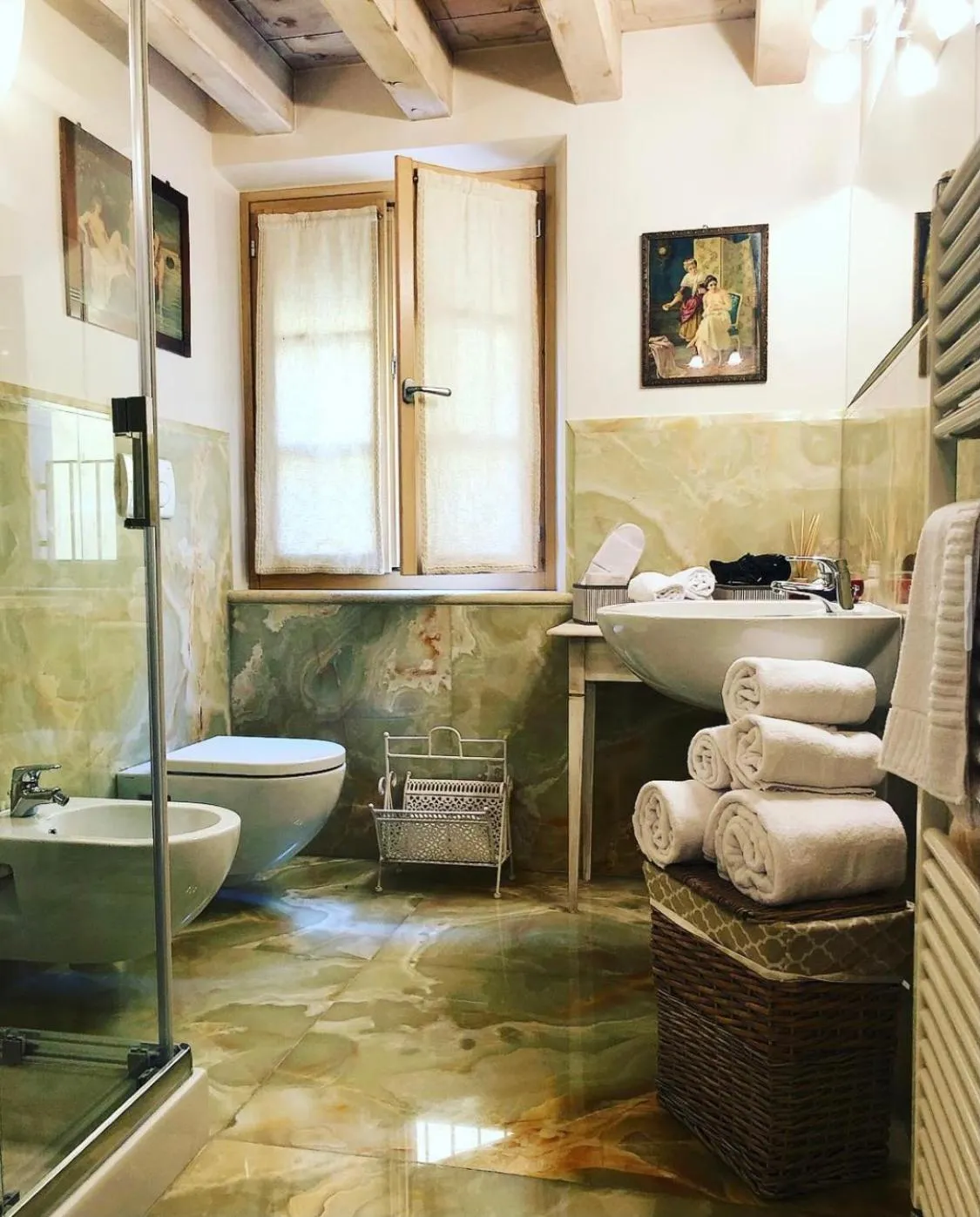 Bathroom in Locanda Lo Scudo