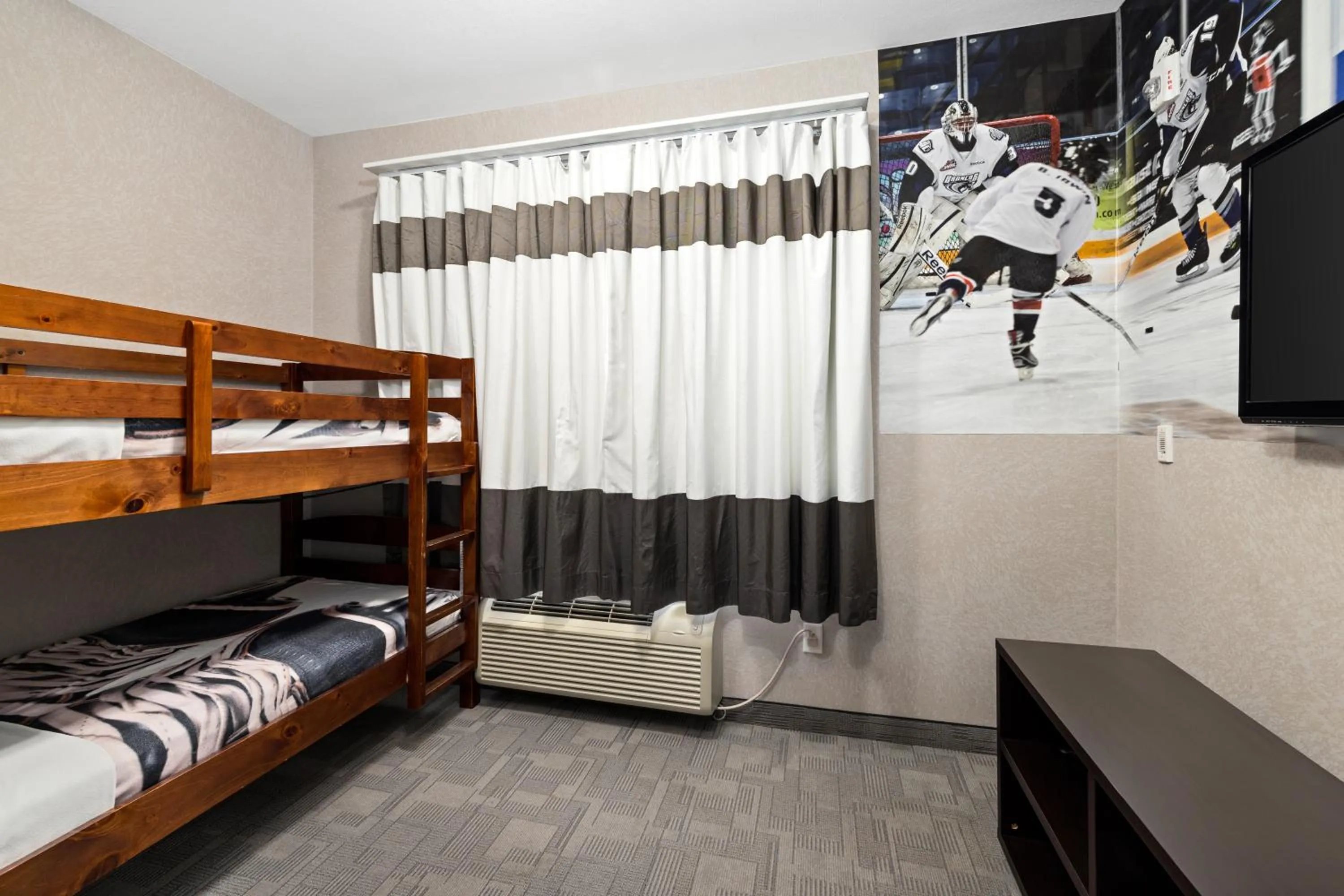 bunk bed, Bed in Home Inn & Suites - Swift Current