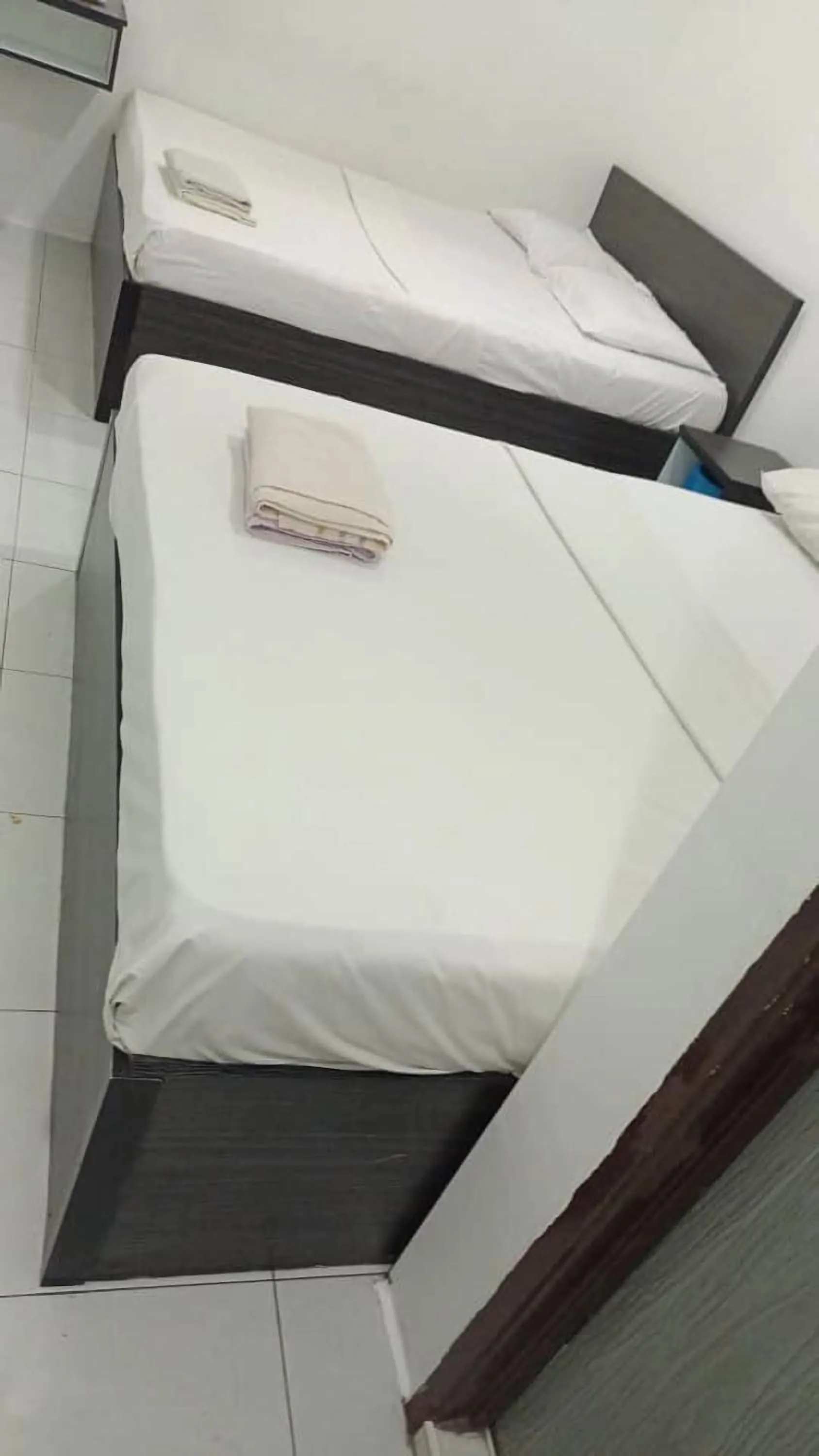 Bed in Hotel Checkedinn