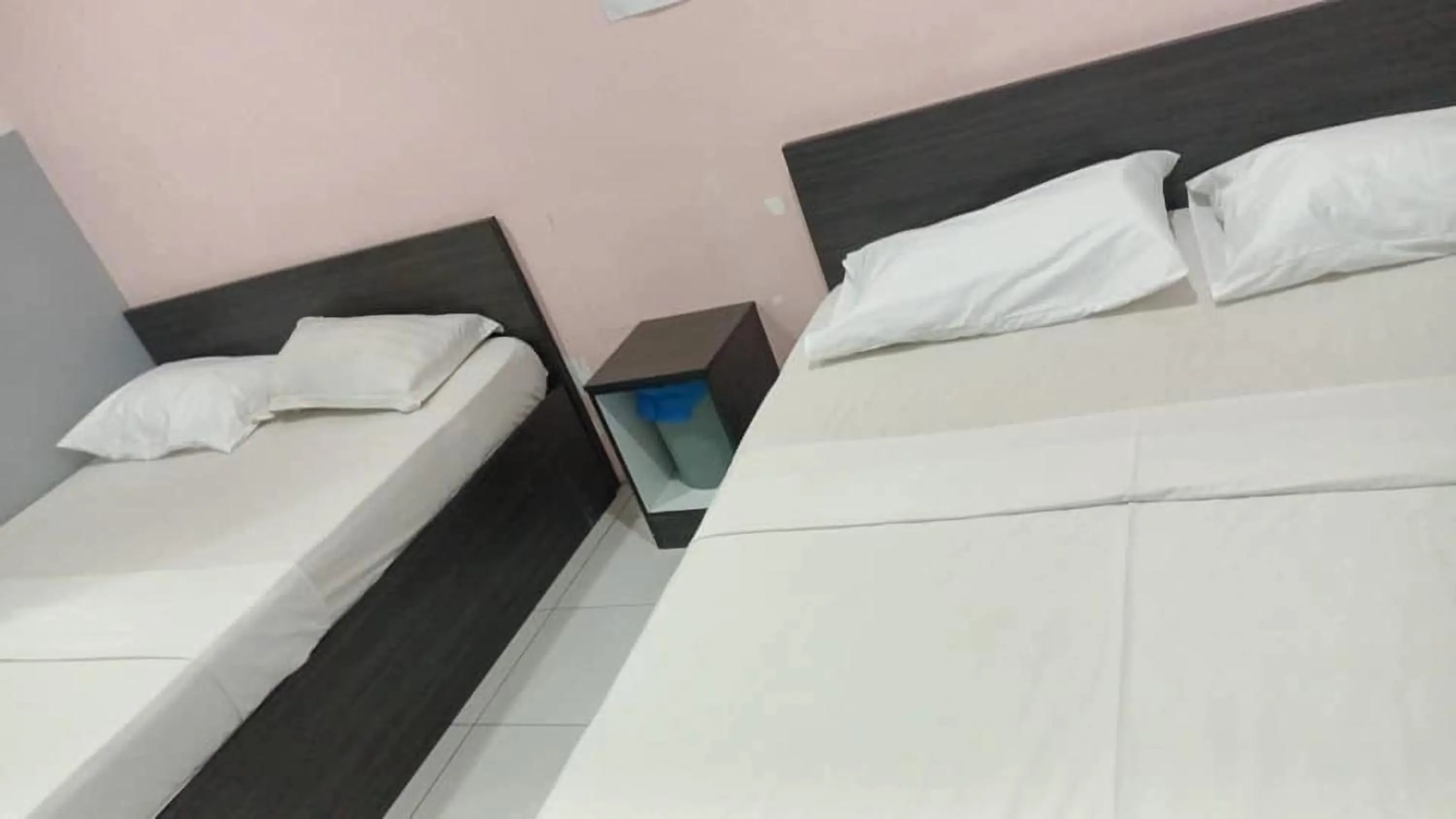 Bed in Hotel Checkedinn