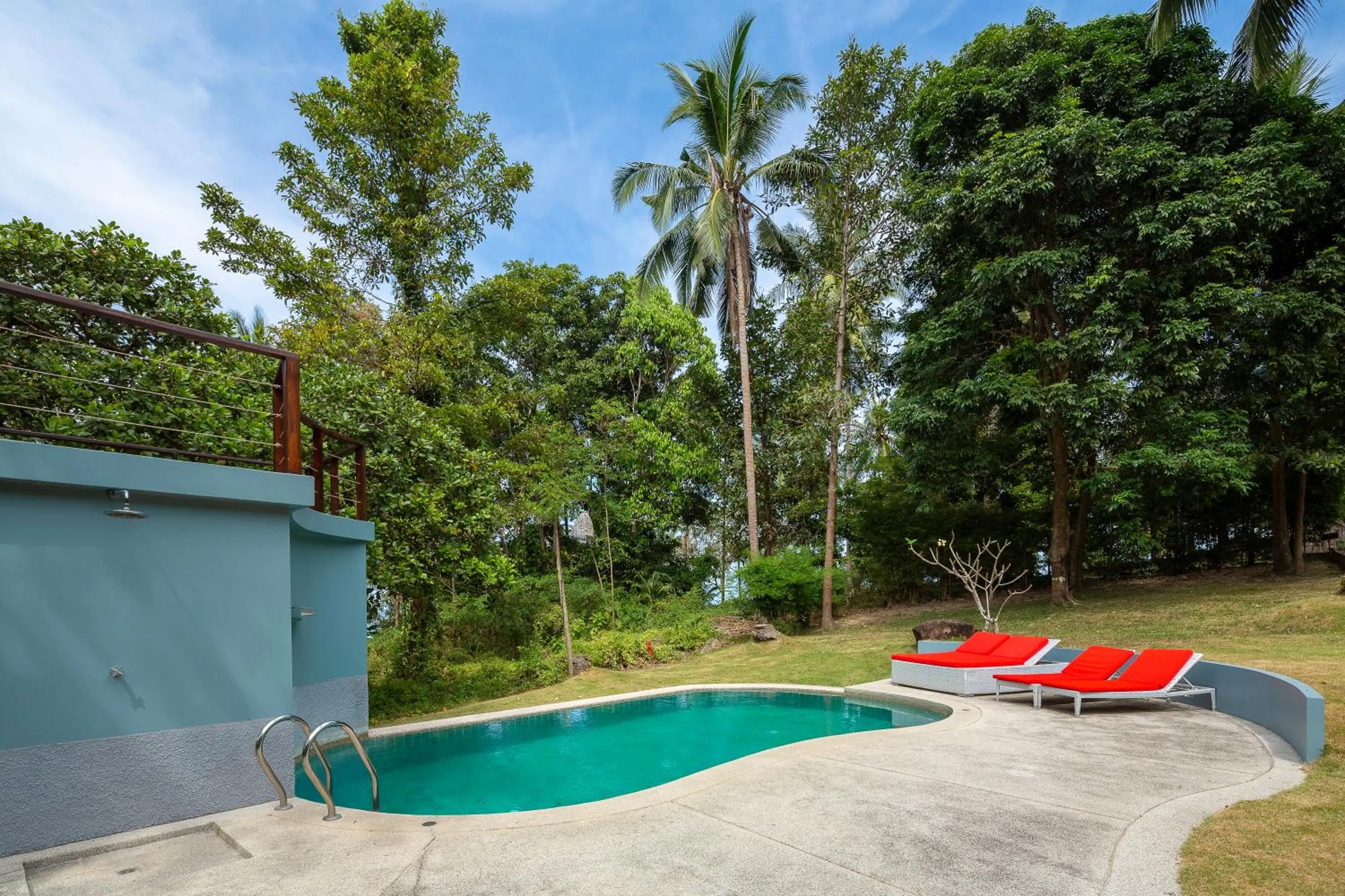 Swimming pool in The Jungle Club - SHA Extra Plus